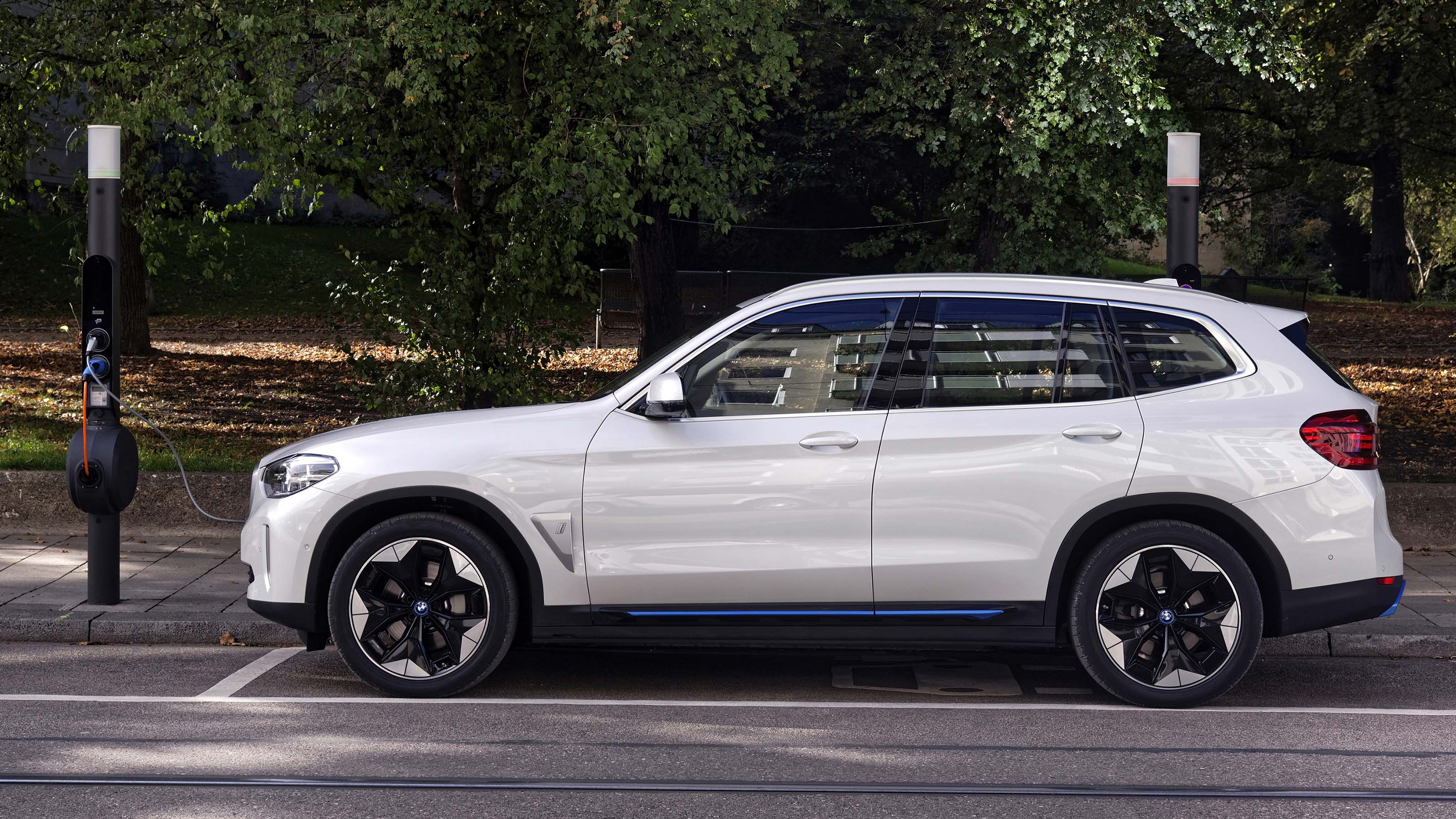 BMW iX3 charging
