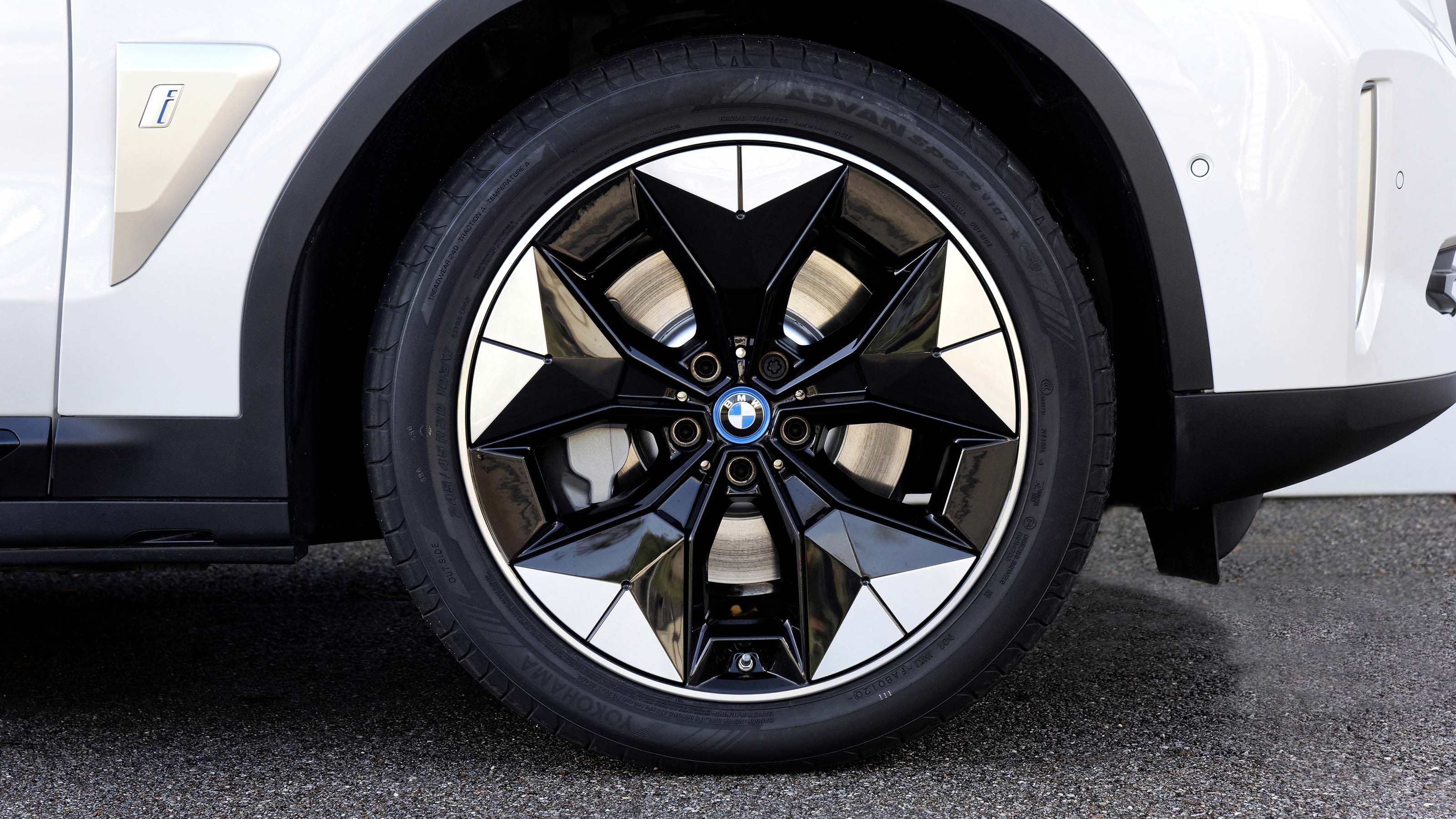 BMW iX3