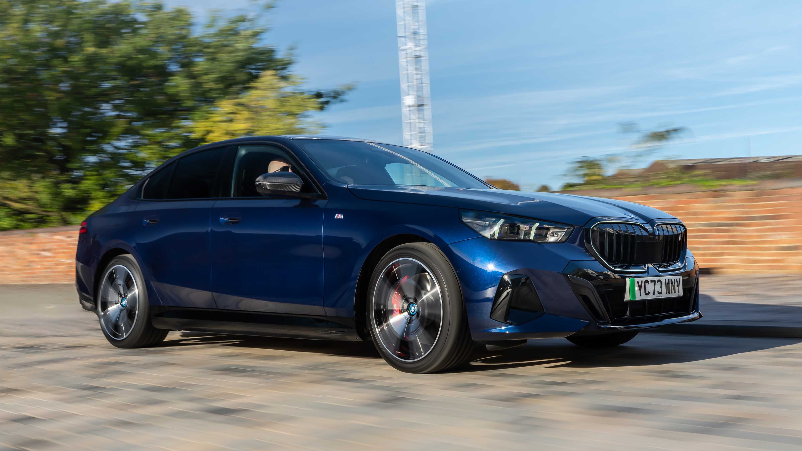 BMW i5 Front tracking
