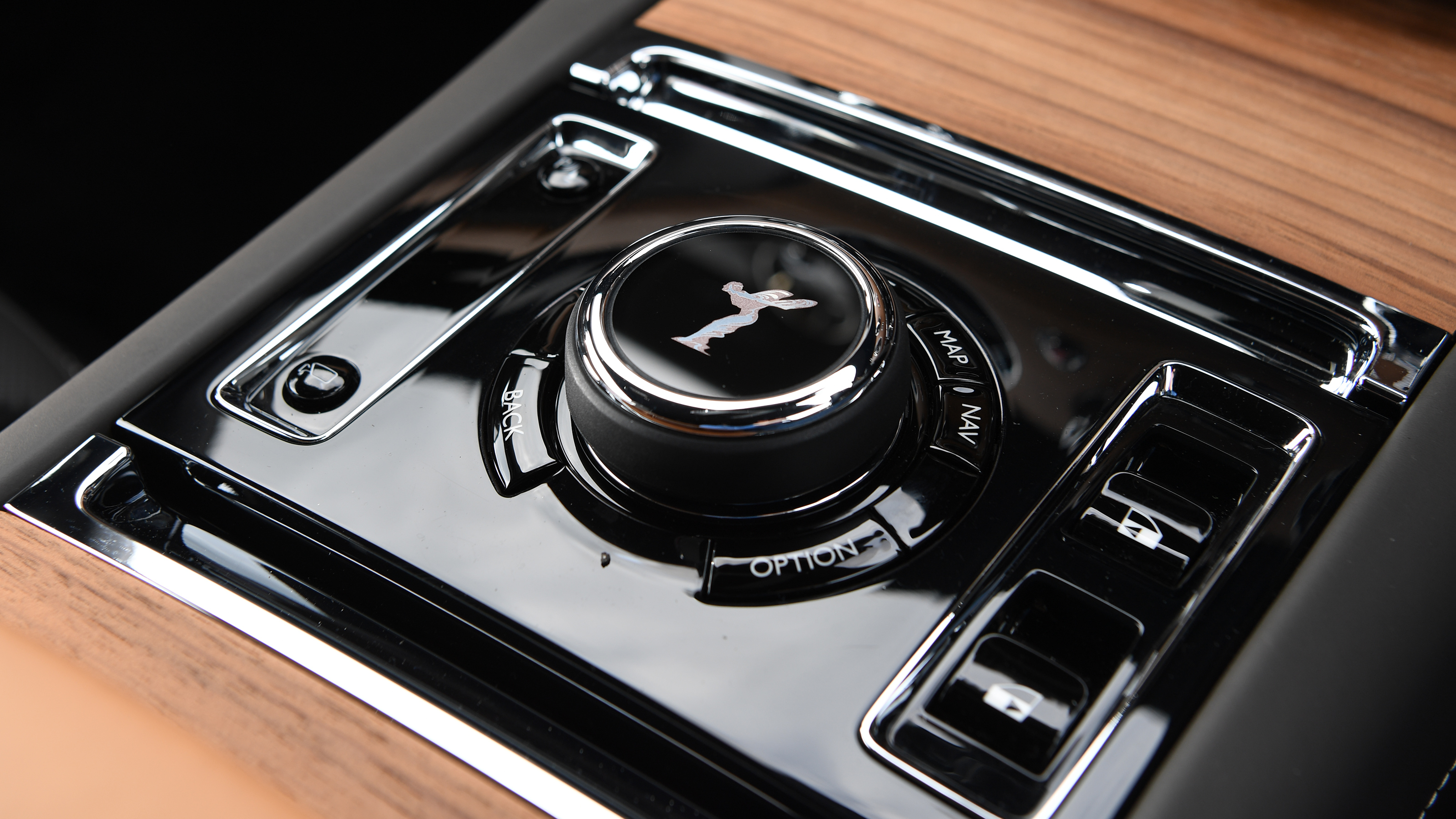 Rolls-Royce Spectre - rotary controller