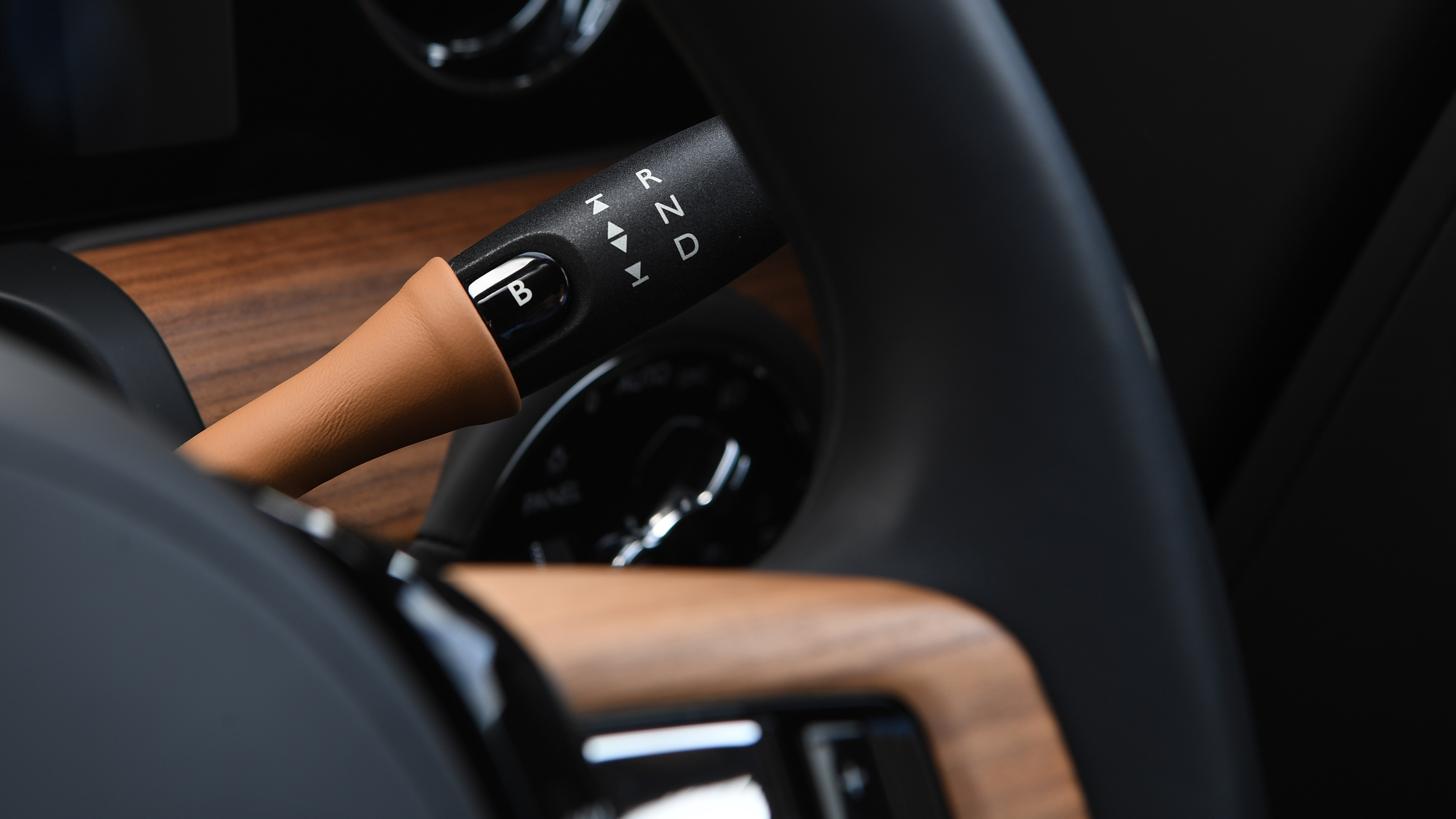 Rolls-Royce Spectre - gear selector