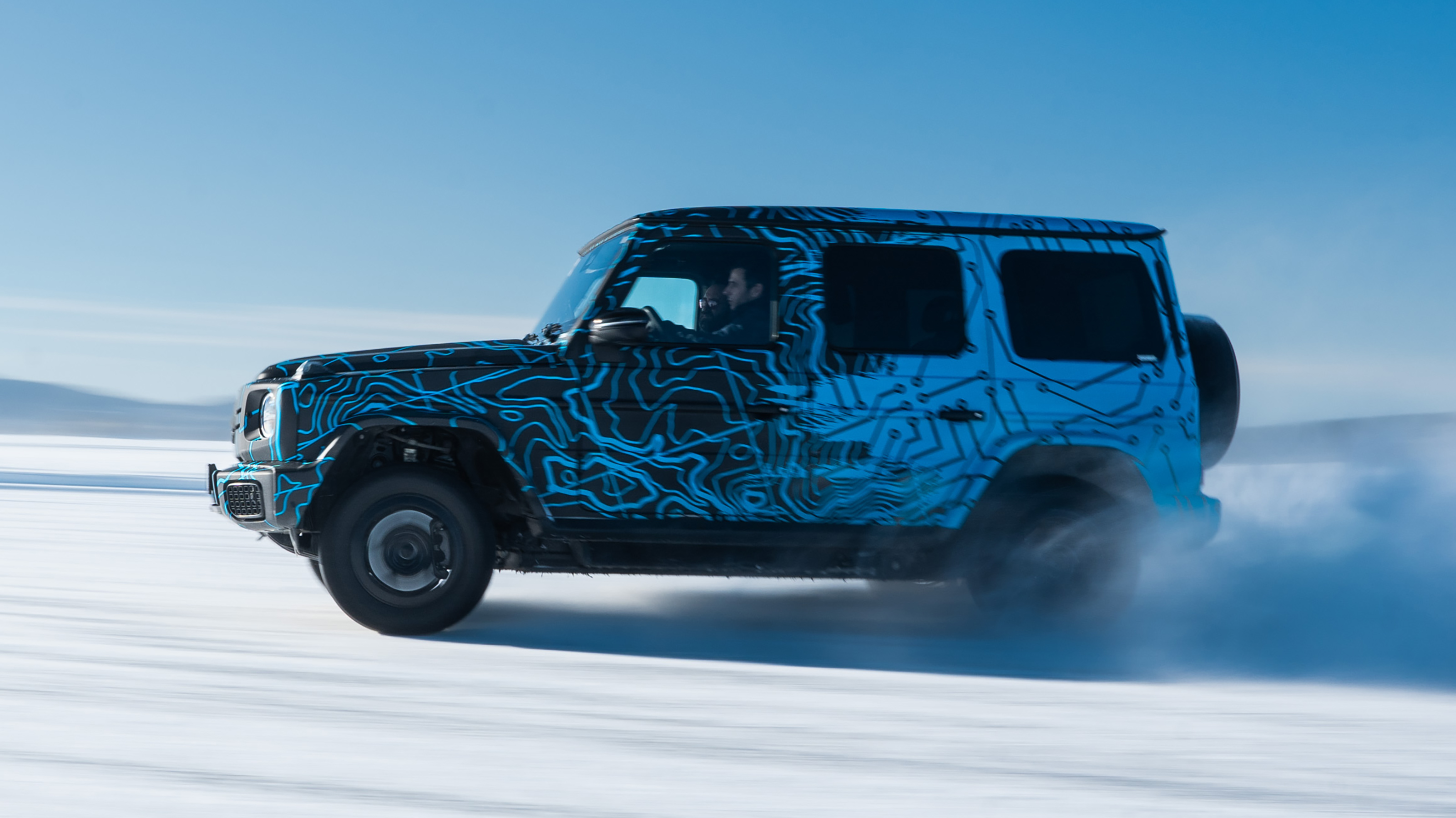 G 580 with EQ Technology roadtrip photo side on a frozen lake