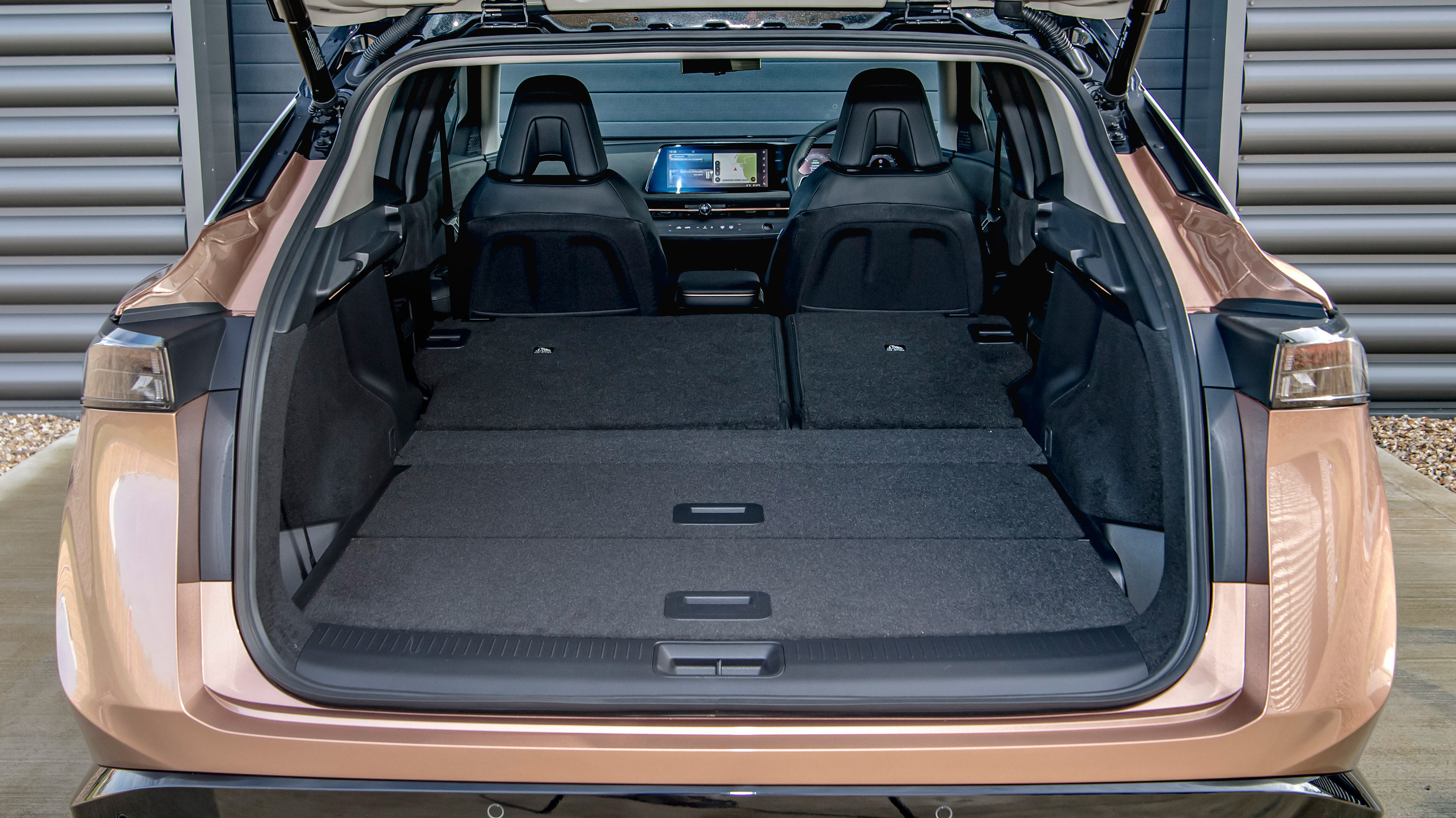 Nissan Ariya - boot