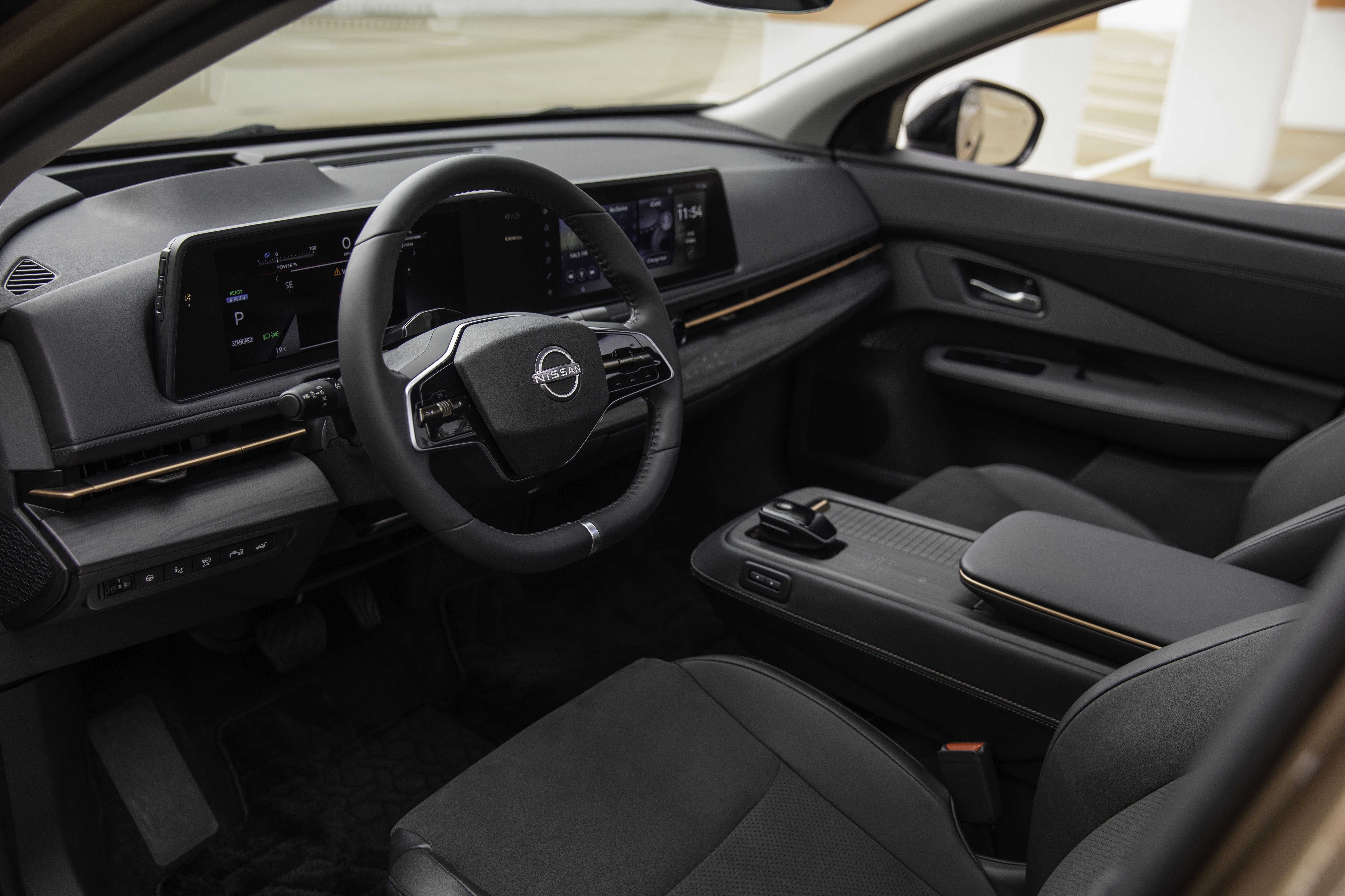 Nissan Ariya - interior 
