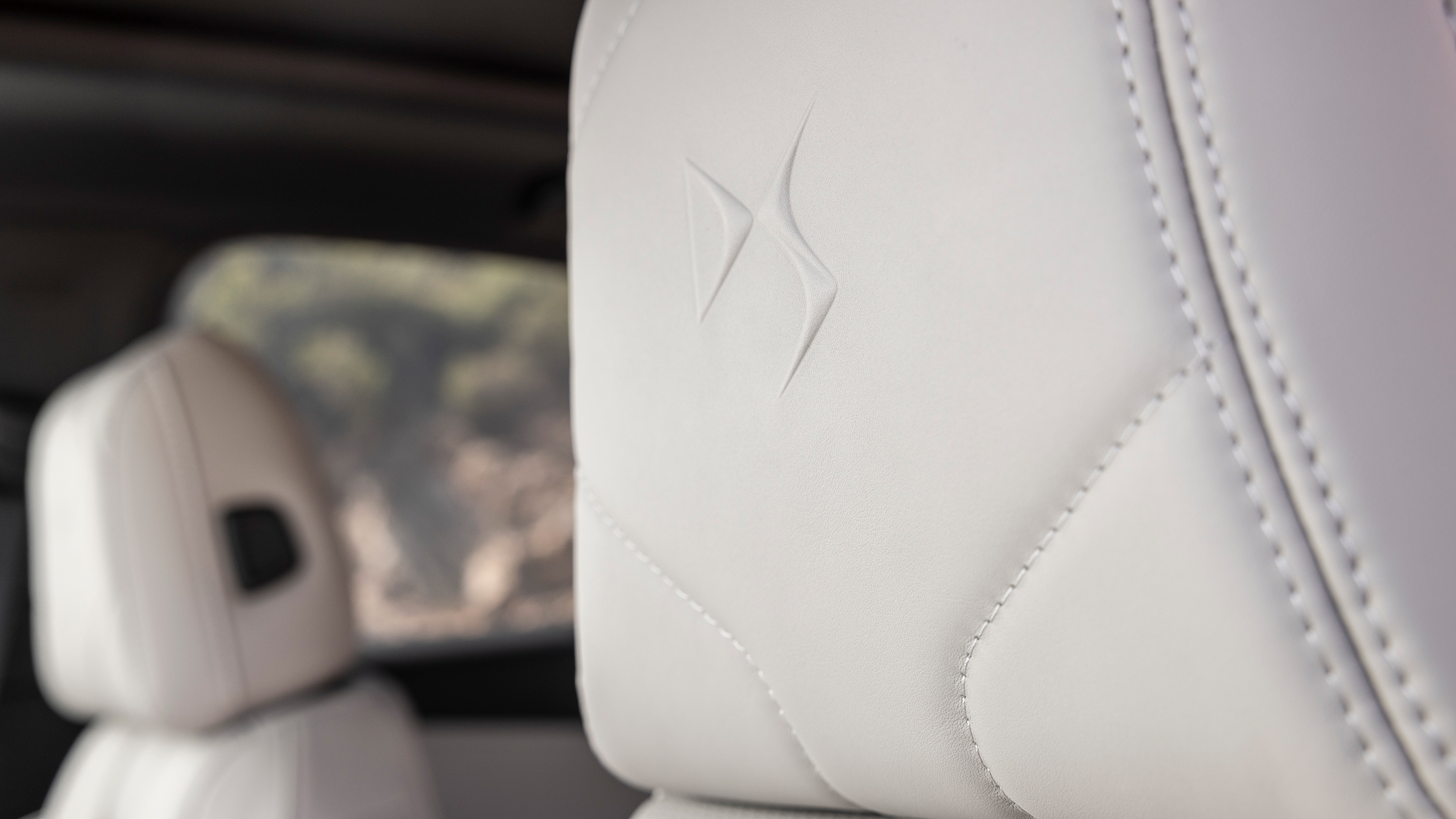 DS 7 225 headrest