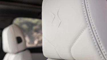 DS 7 225 headrest