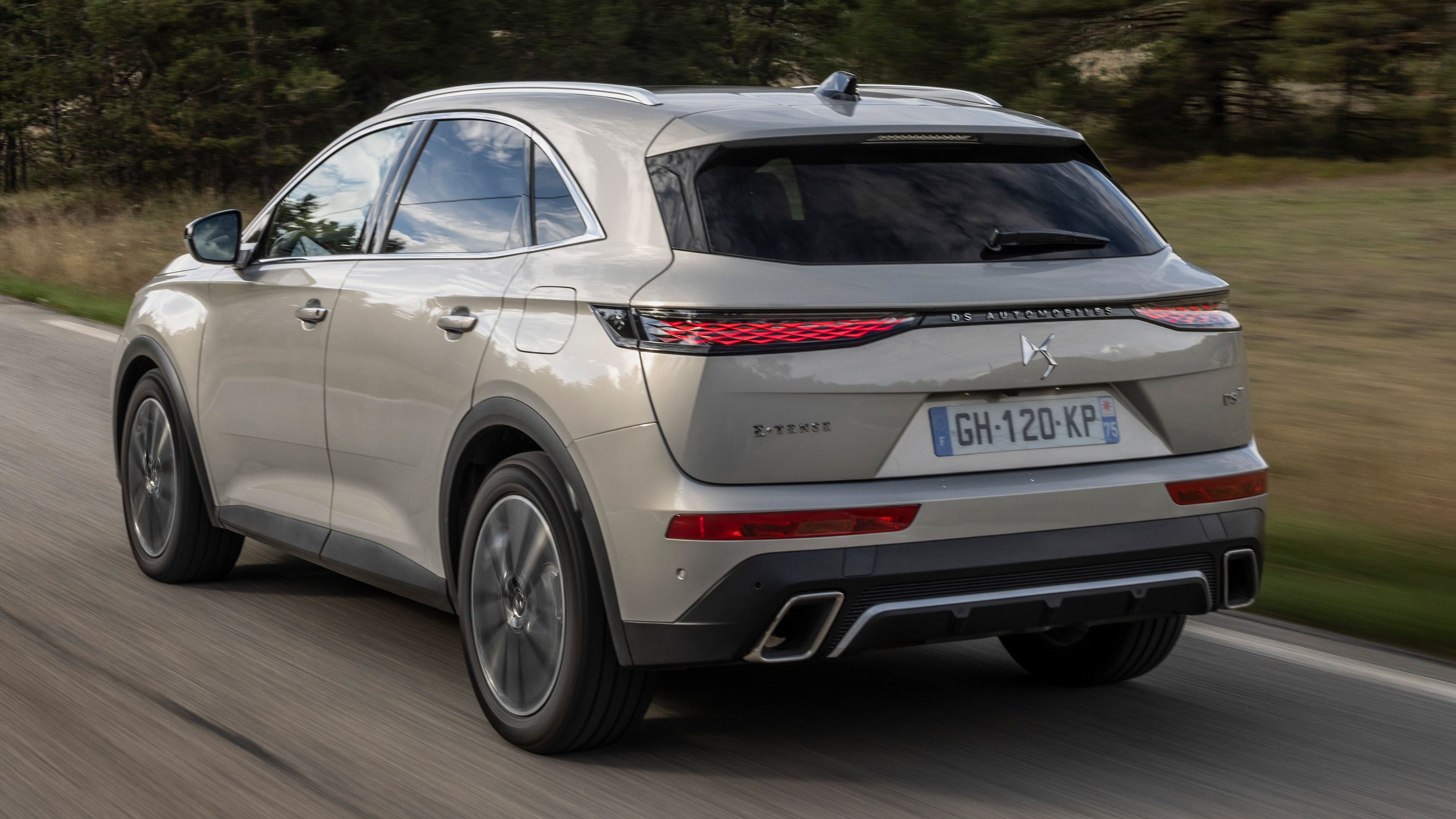 DS 7 225 driving rear