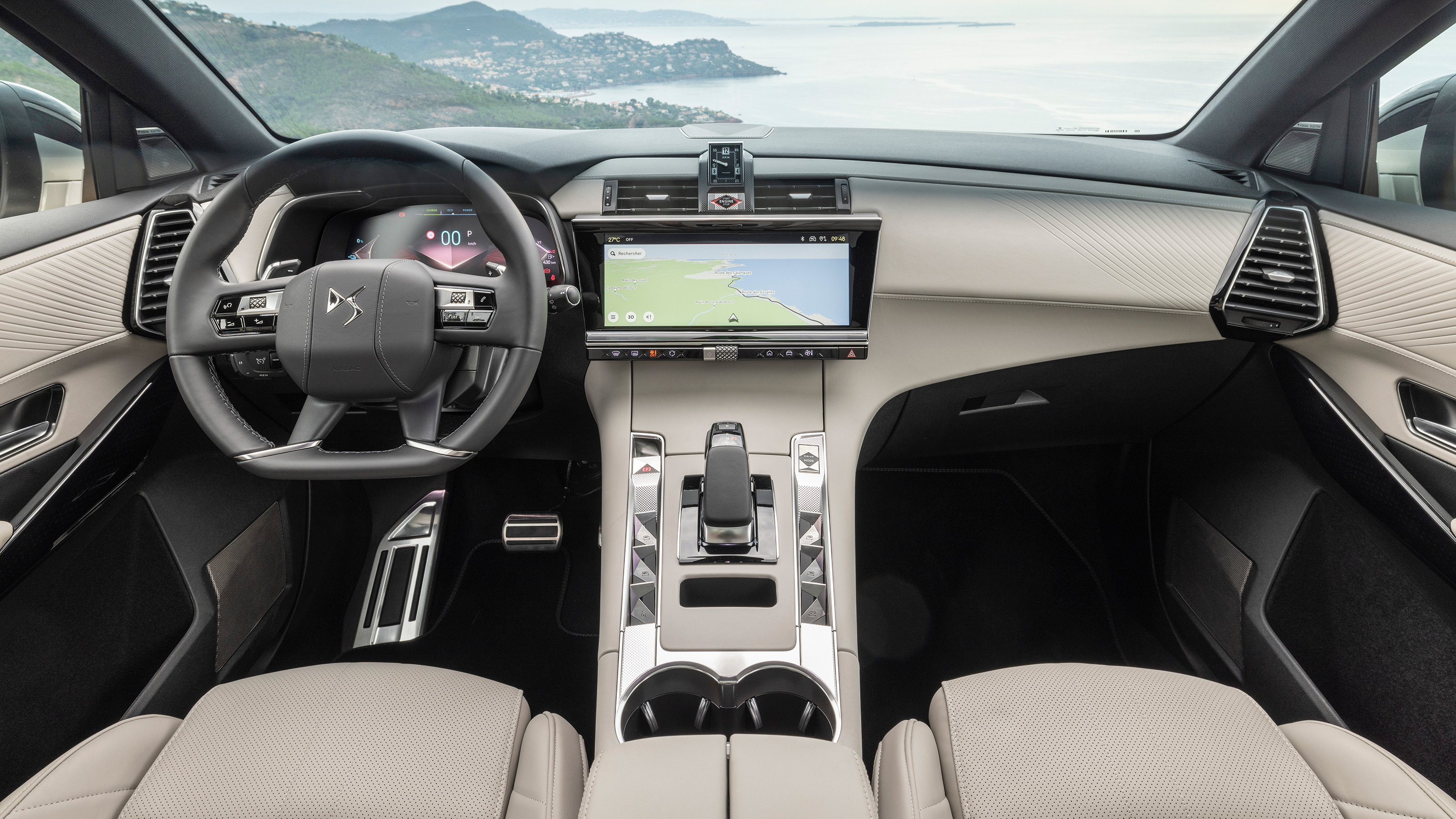 DS 7 225 interior