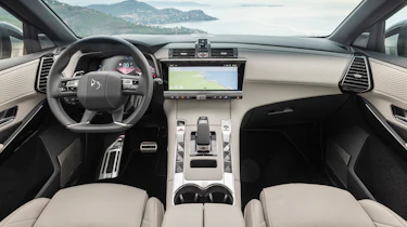 DS 7 225 interior