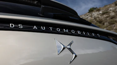 DS 7 225 badge