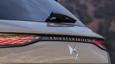 DS 7 boot badge