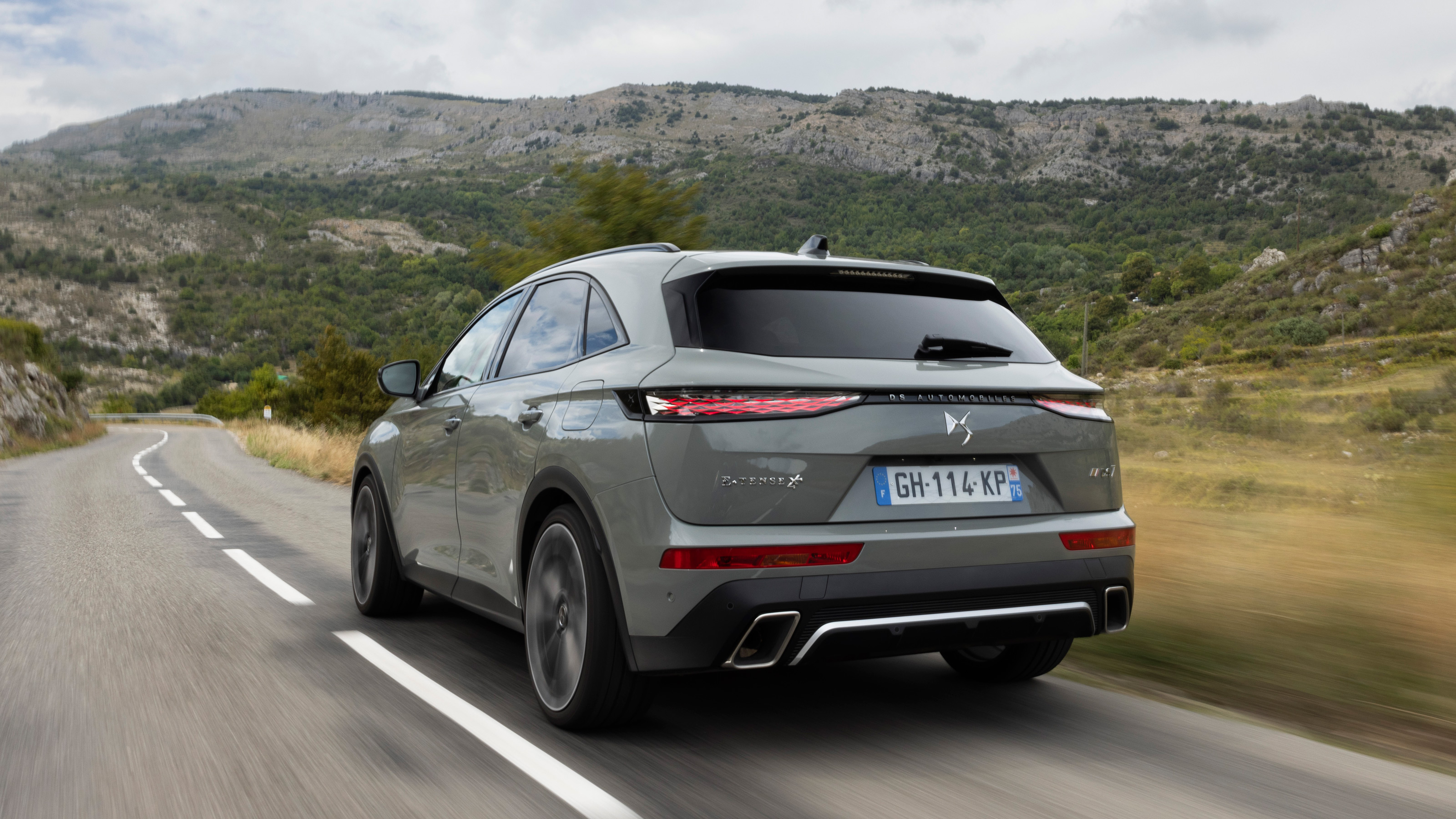 DS 7 360 driving - rear view