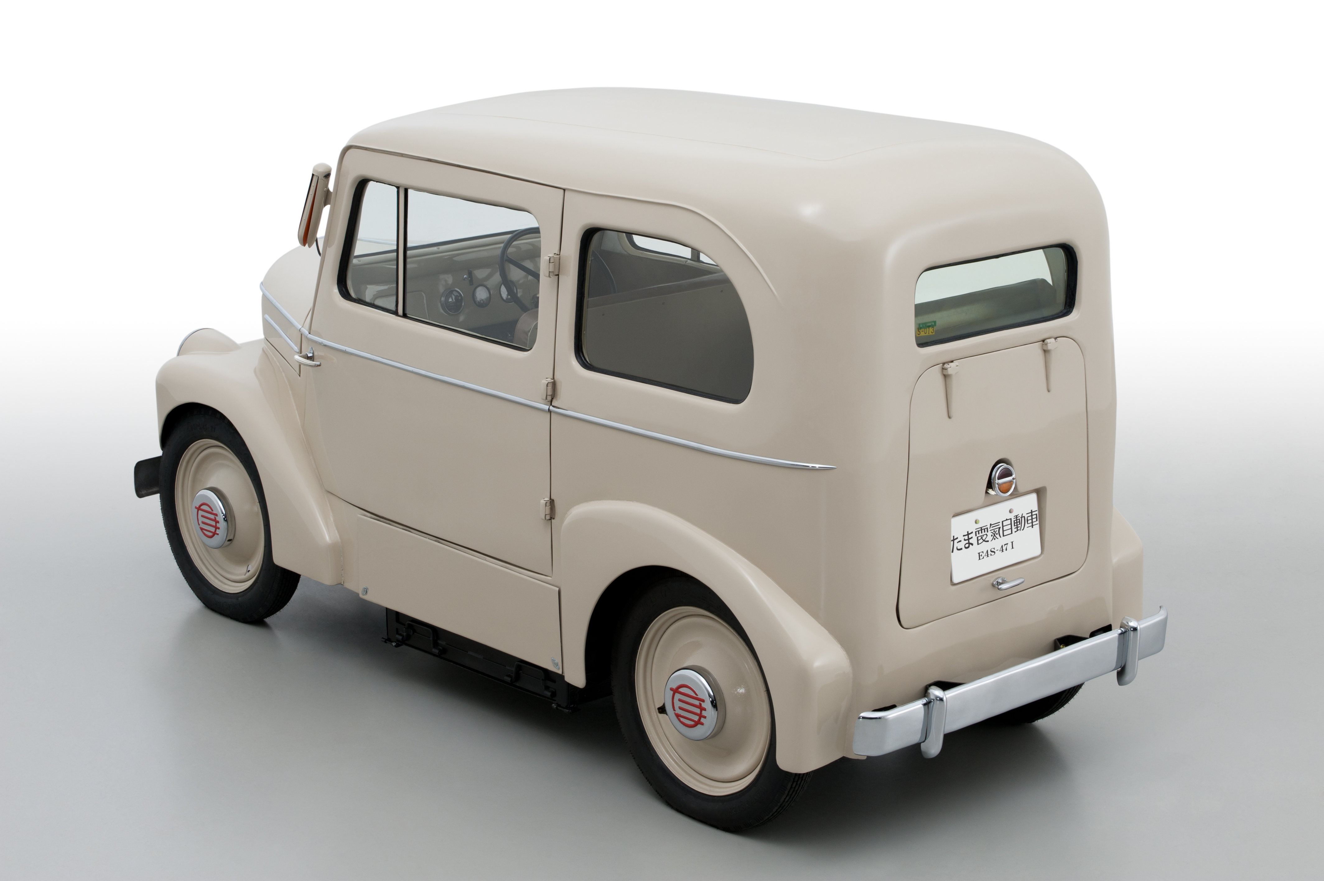 Tama EV - rear three-quarter