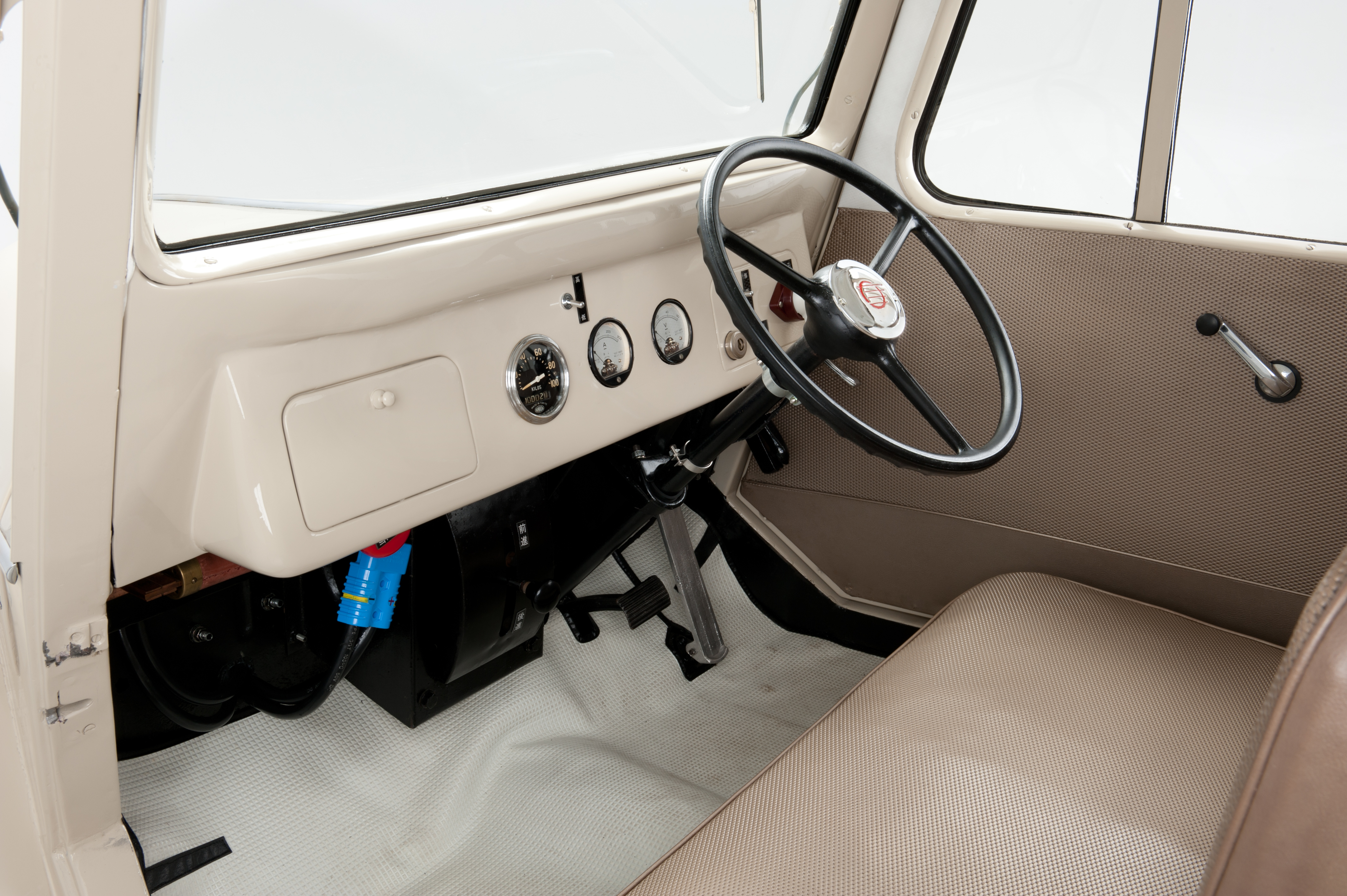 Tama EV - interior