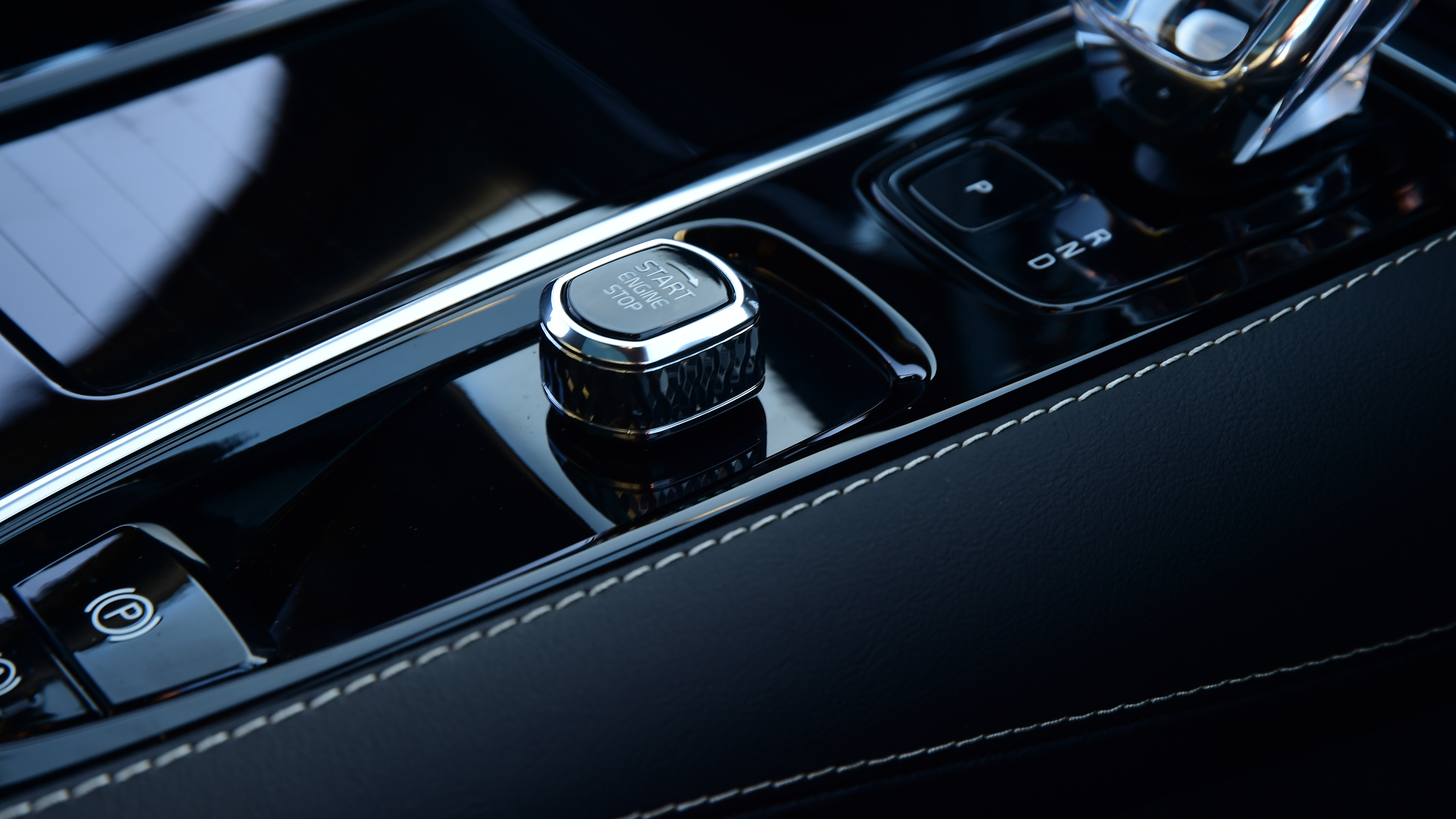 Volvo V60 Recharge - toggle