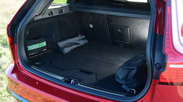 Volvo V60 Recharge - boot