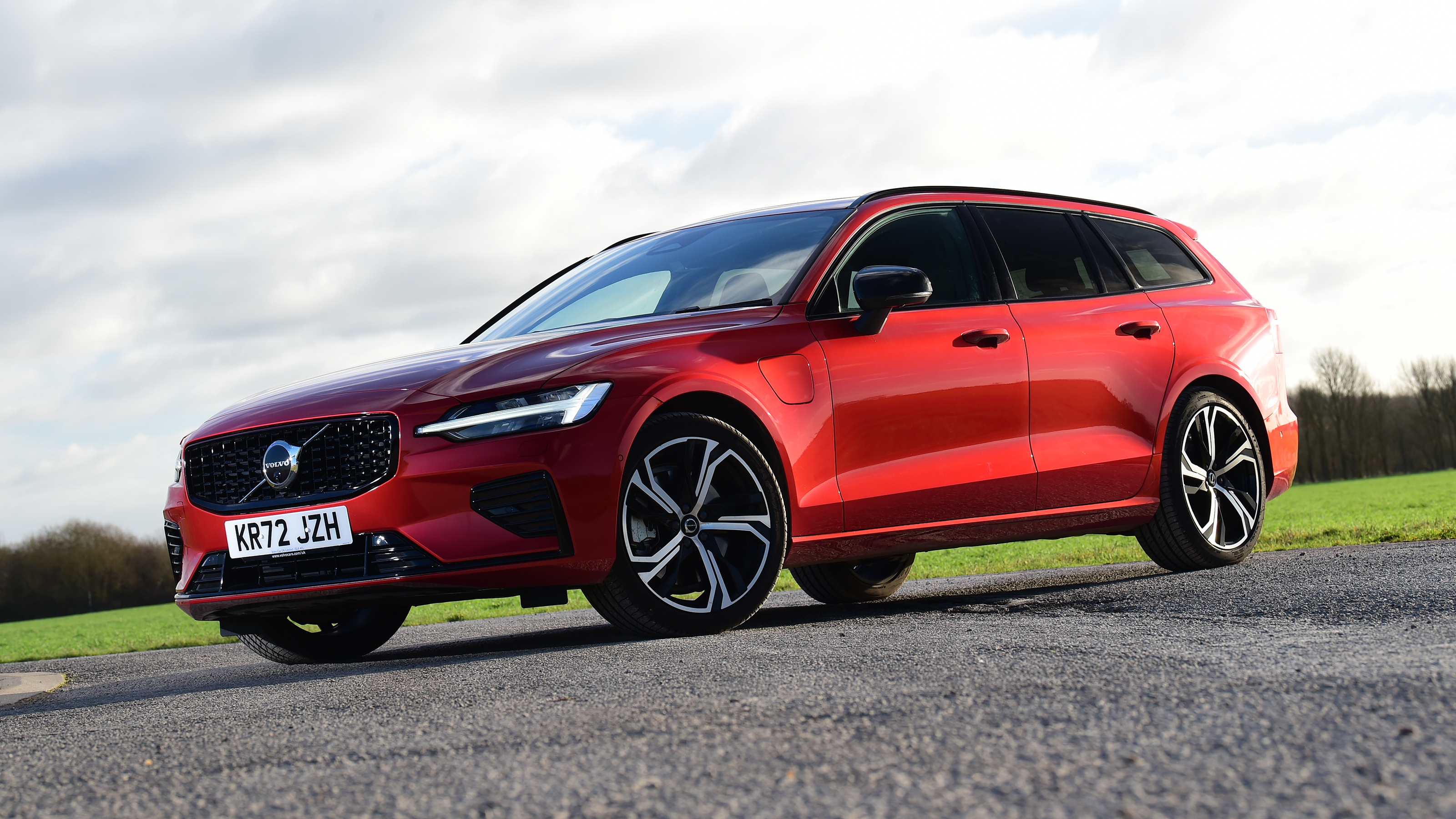 Volvo V60 Recharge - front static