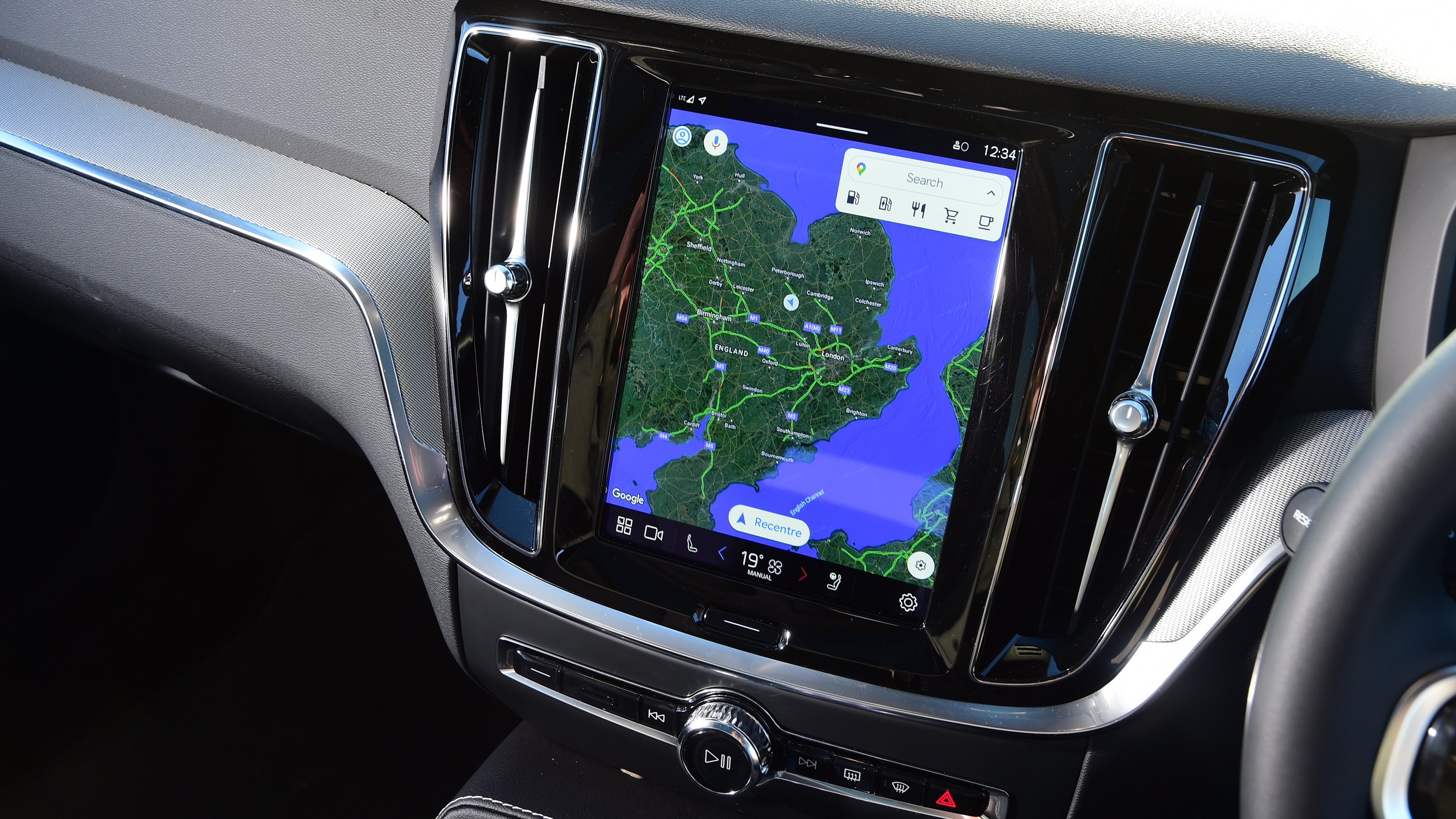 Volvo V60 Recharge - infotainment