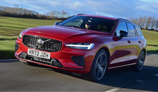 Volvo V60 Recharge - front dynamic