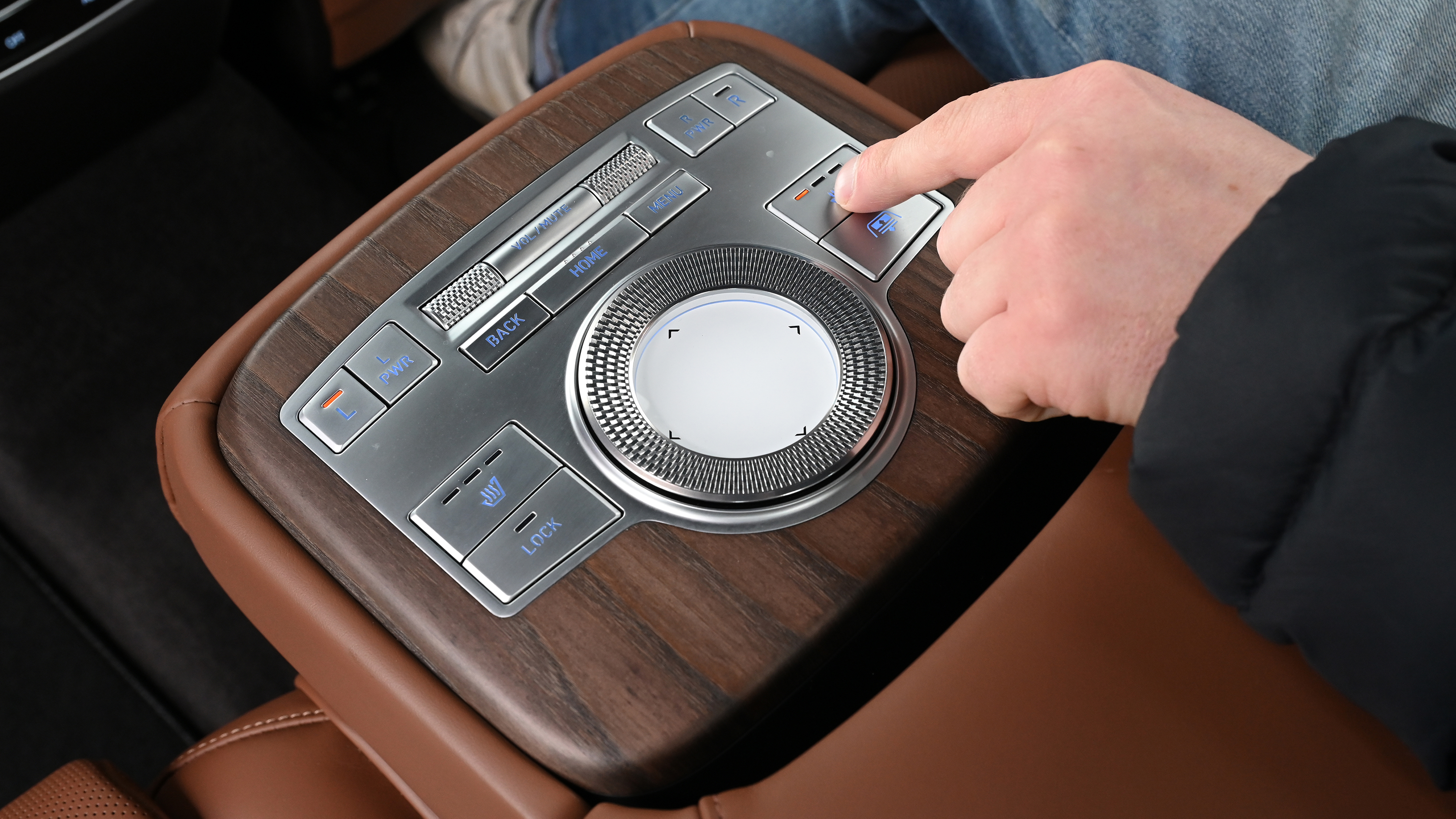 Genesis Electrified G80 - rear armrest