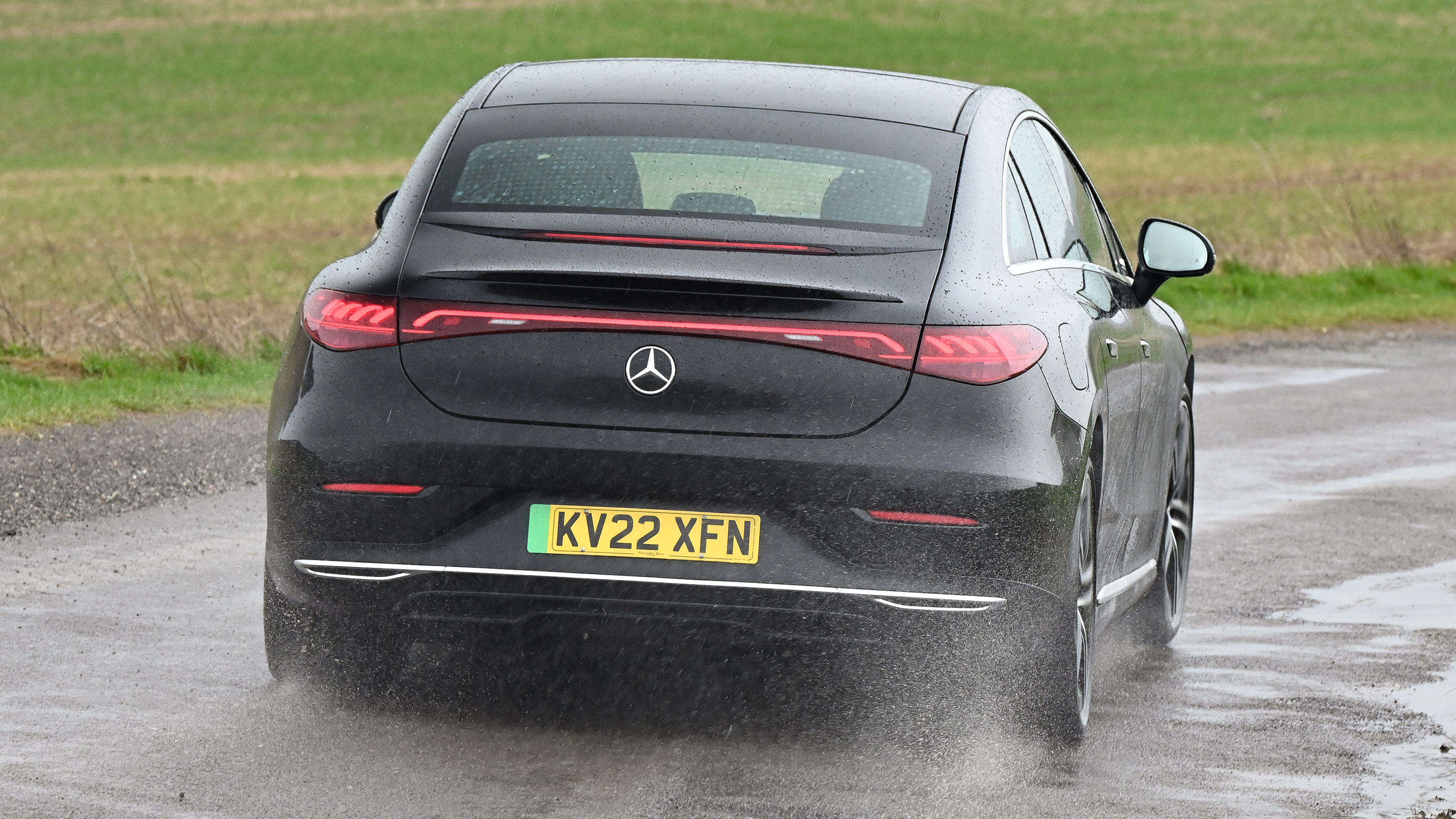 Mercedes EQE - rear dynamic