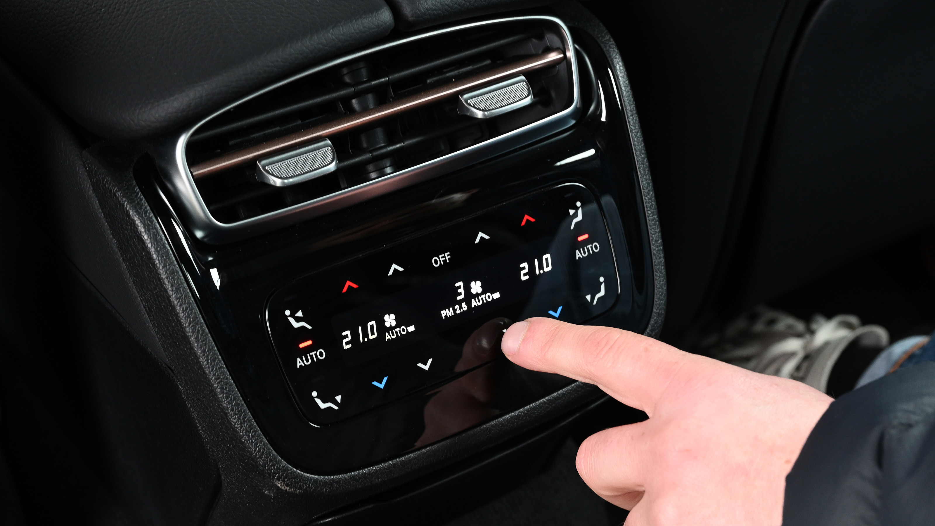 Mercedes EQE - climate controls