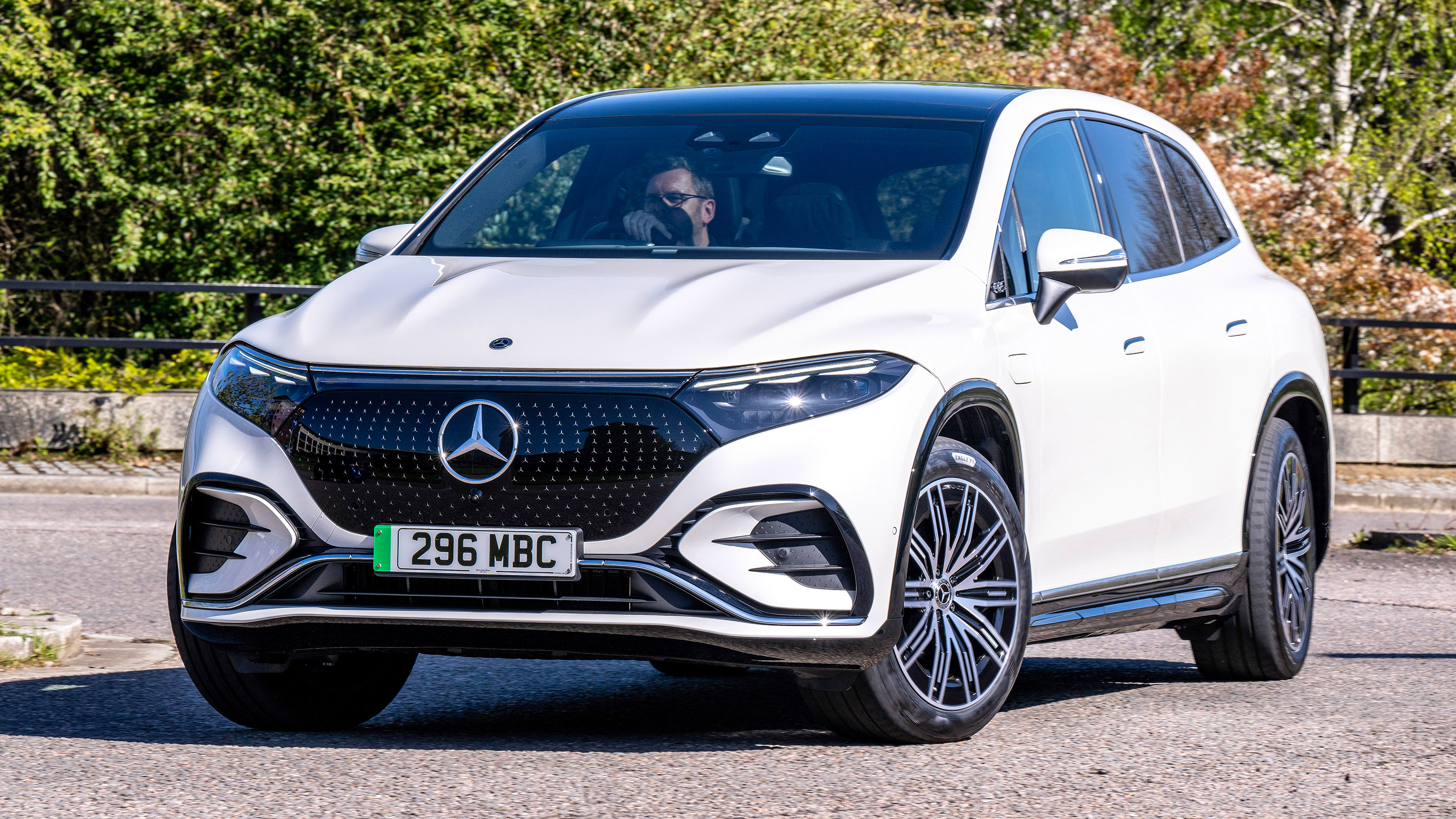 Mercedes EQS SUV - front static