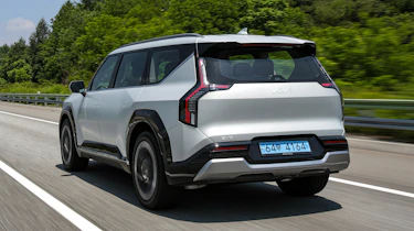 Kia EV9 - rear tracking