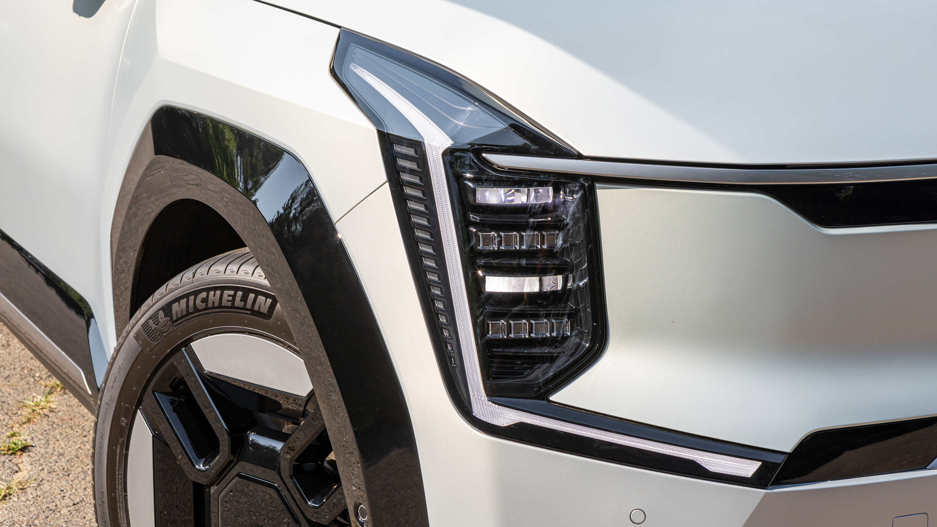 Kia EV9 - headlights