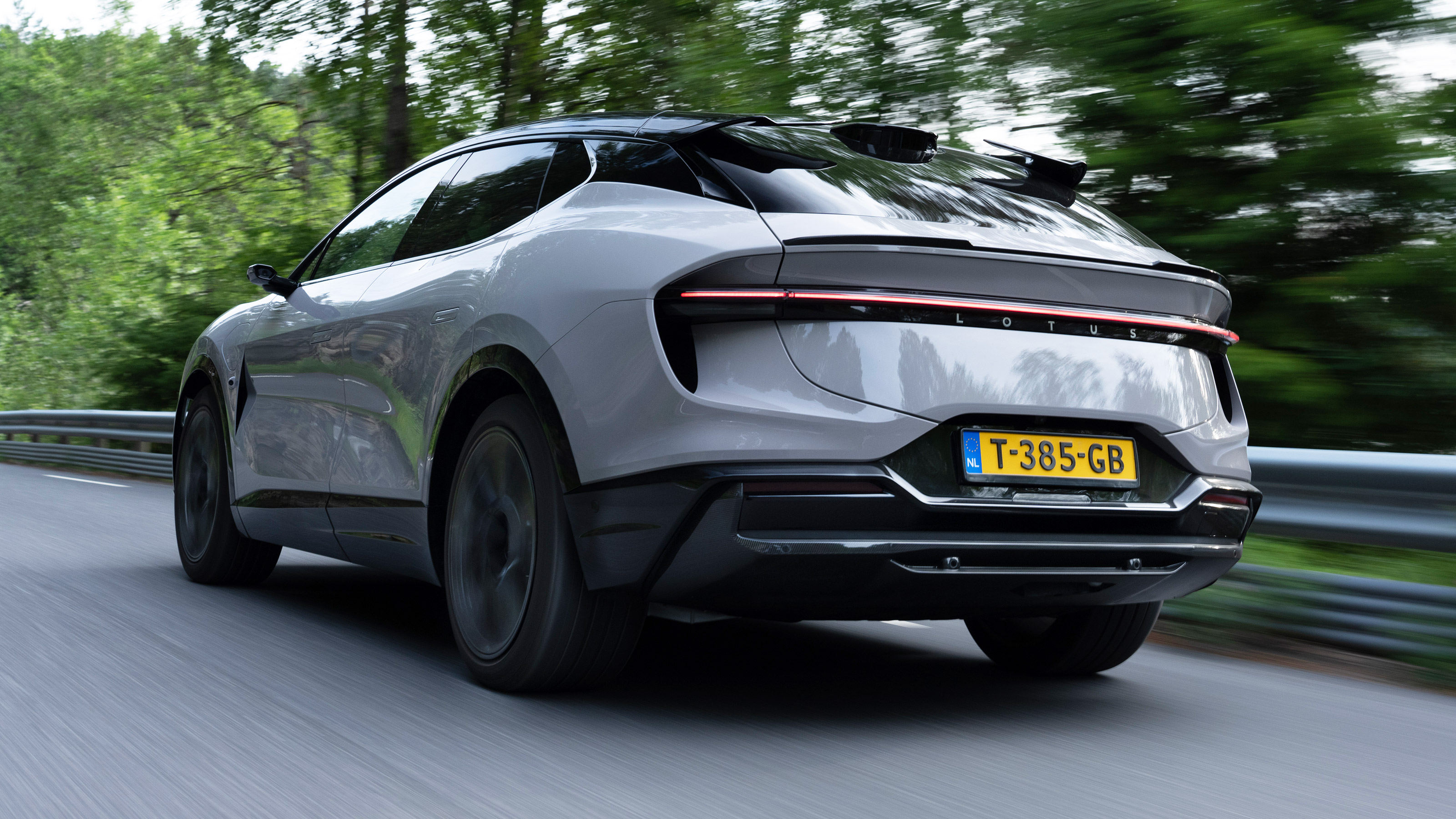 Lotus Eletre - rear tracking