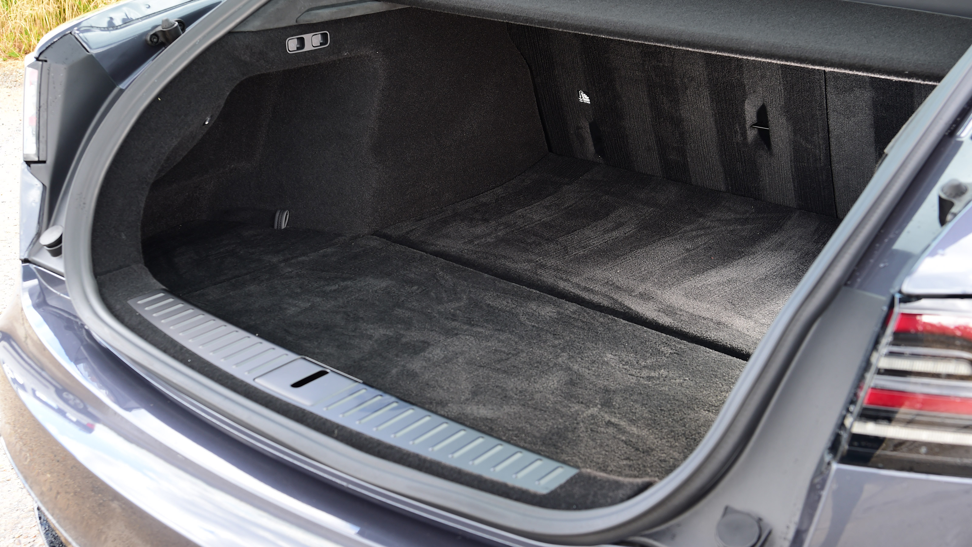 Tesla Model S - boot