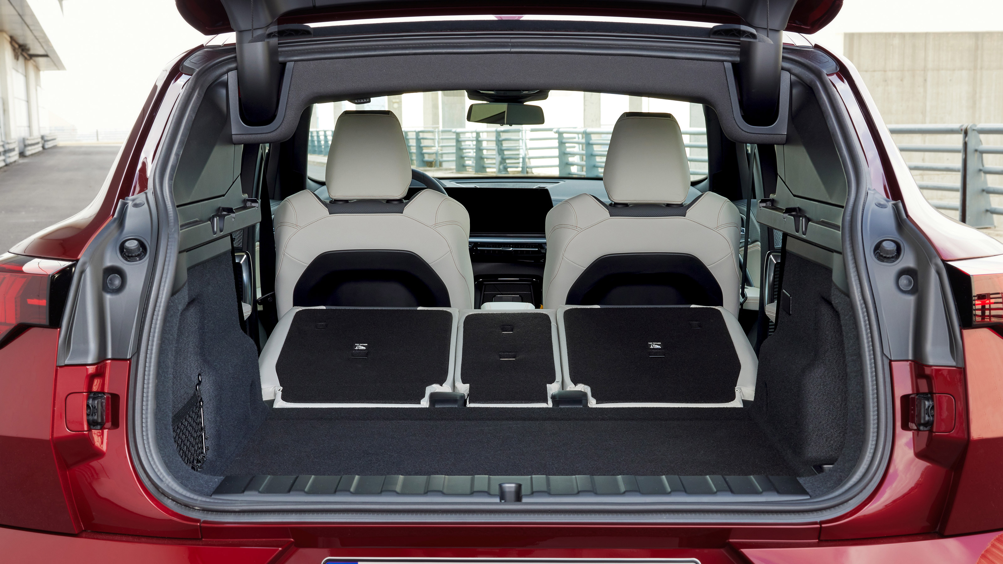 BMW iX2 - boot