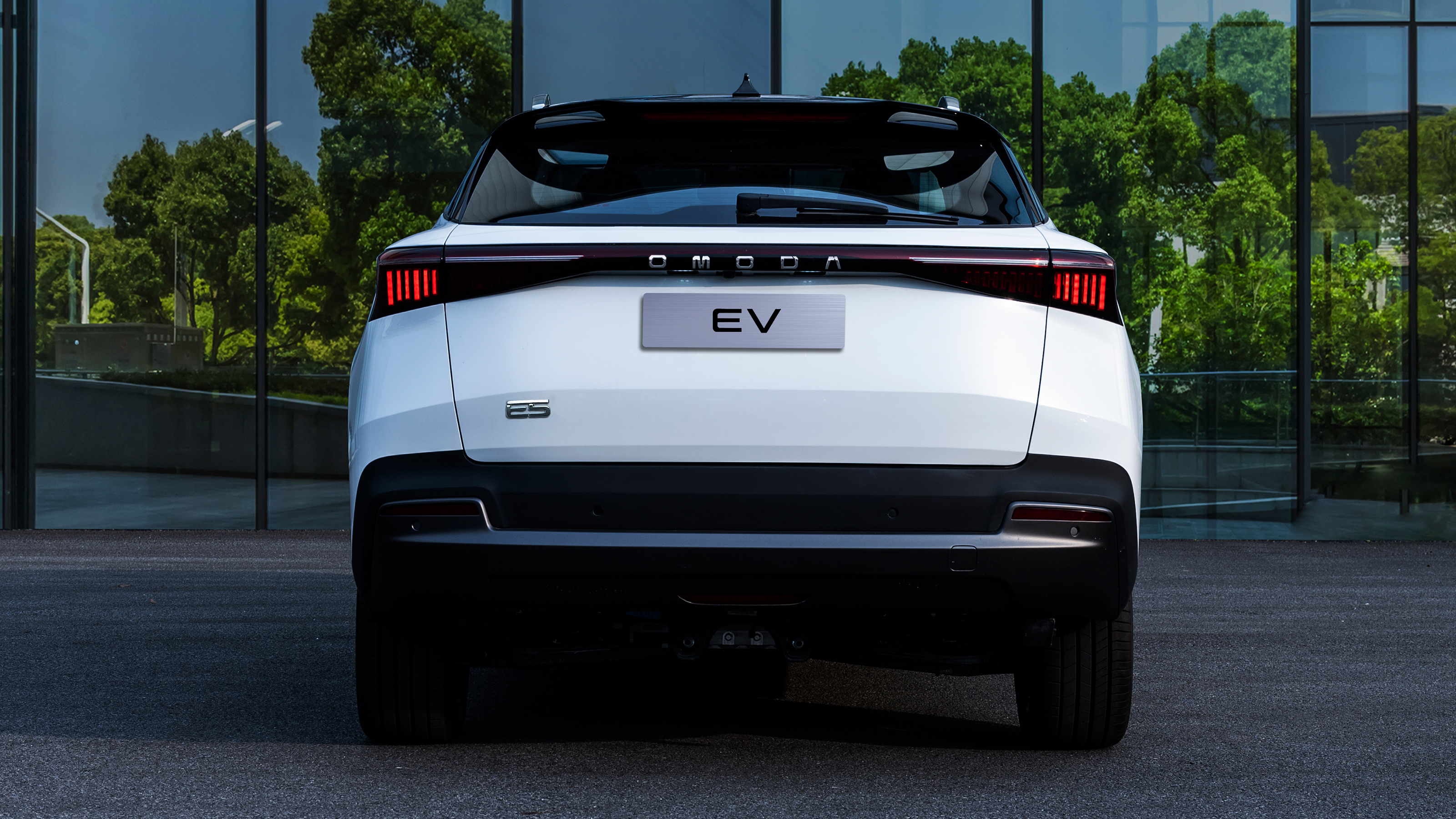 Omoda 5 EV - rear on