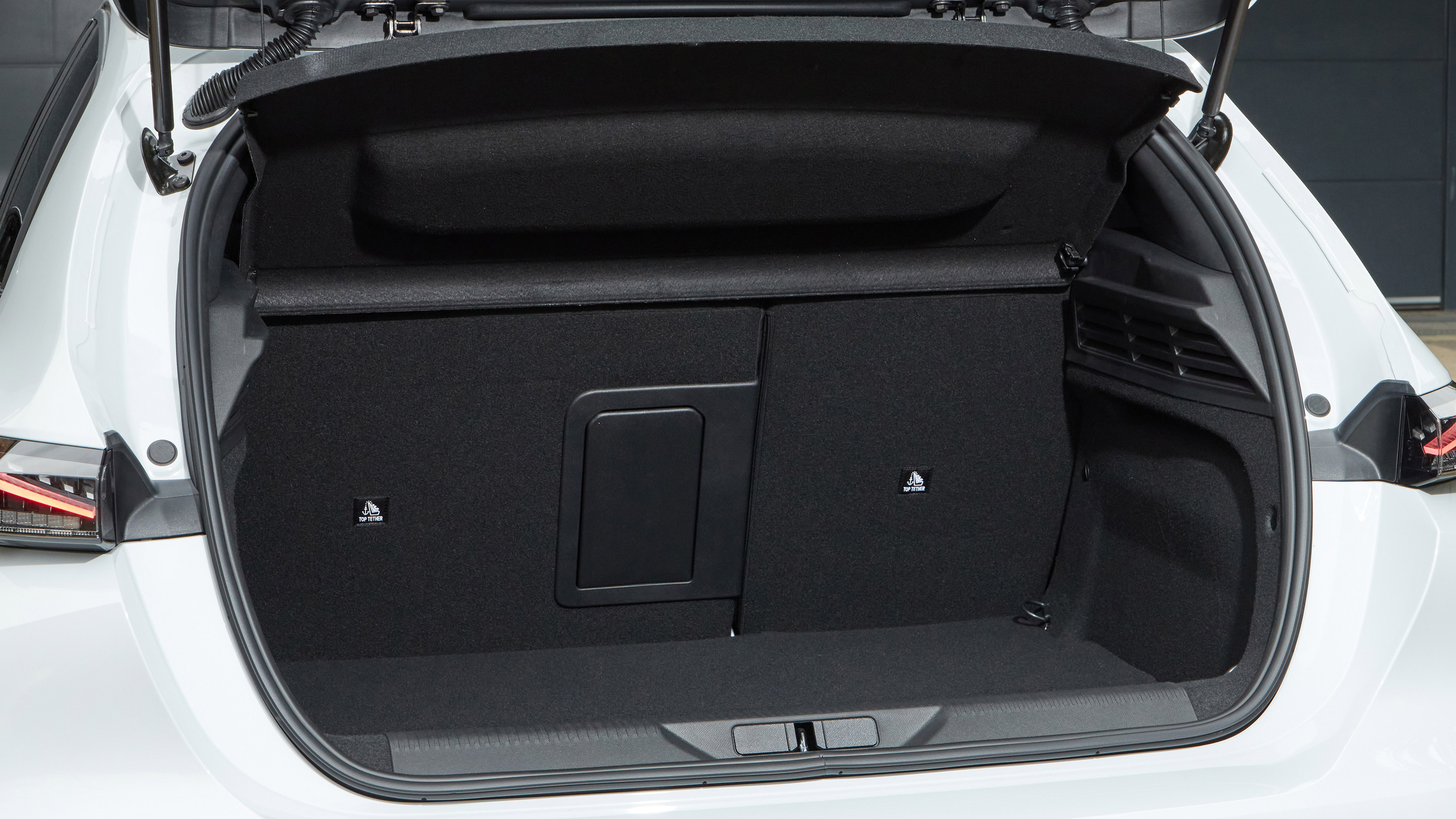 2024 Peugeot E-308 - boot