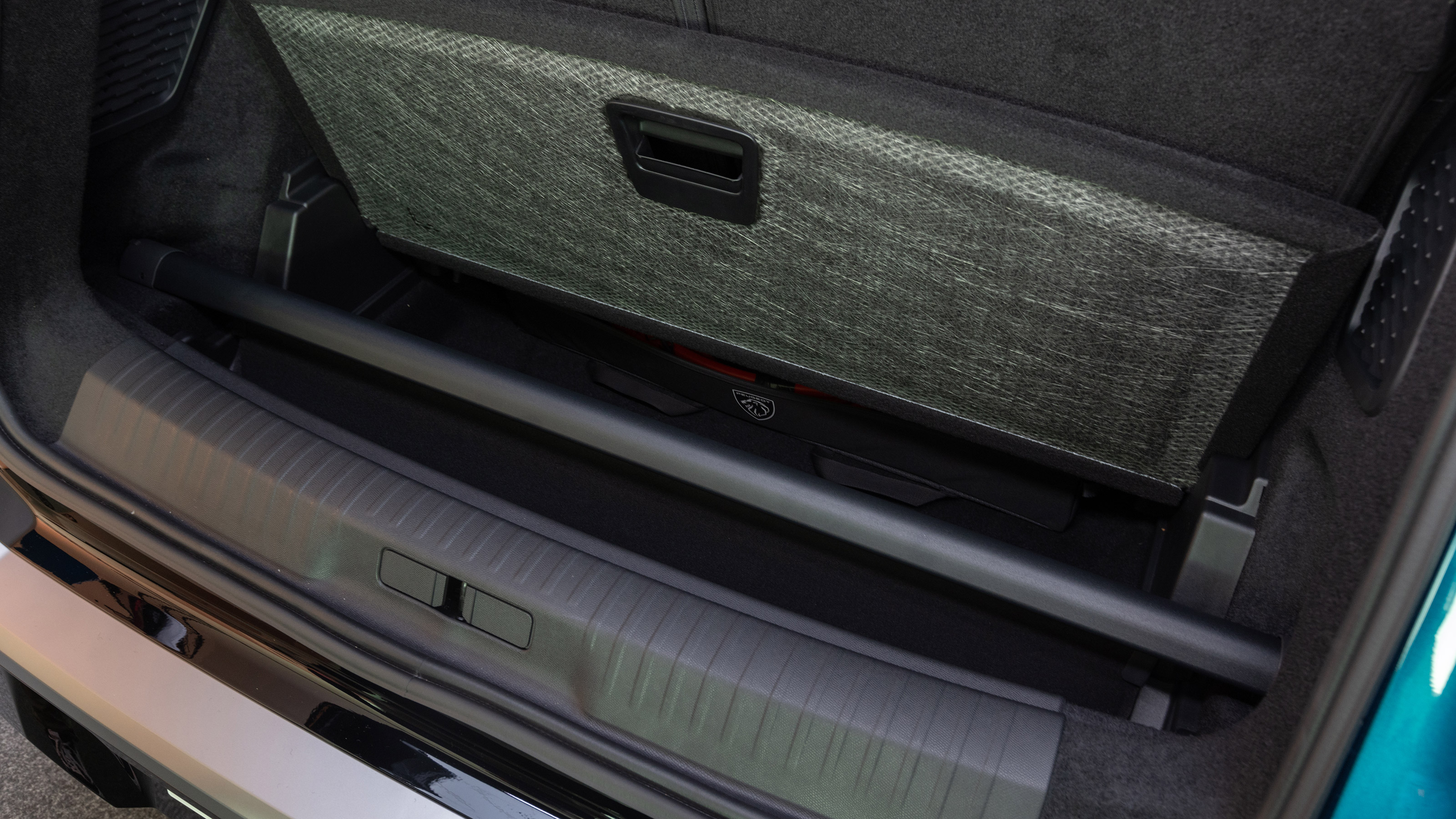 Peugeot E-5008 - boot detail