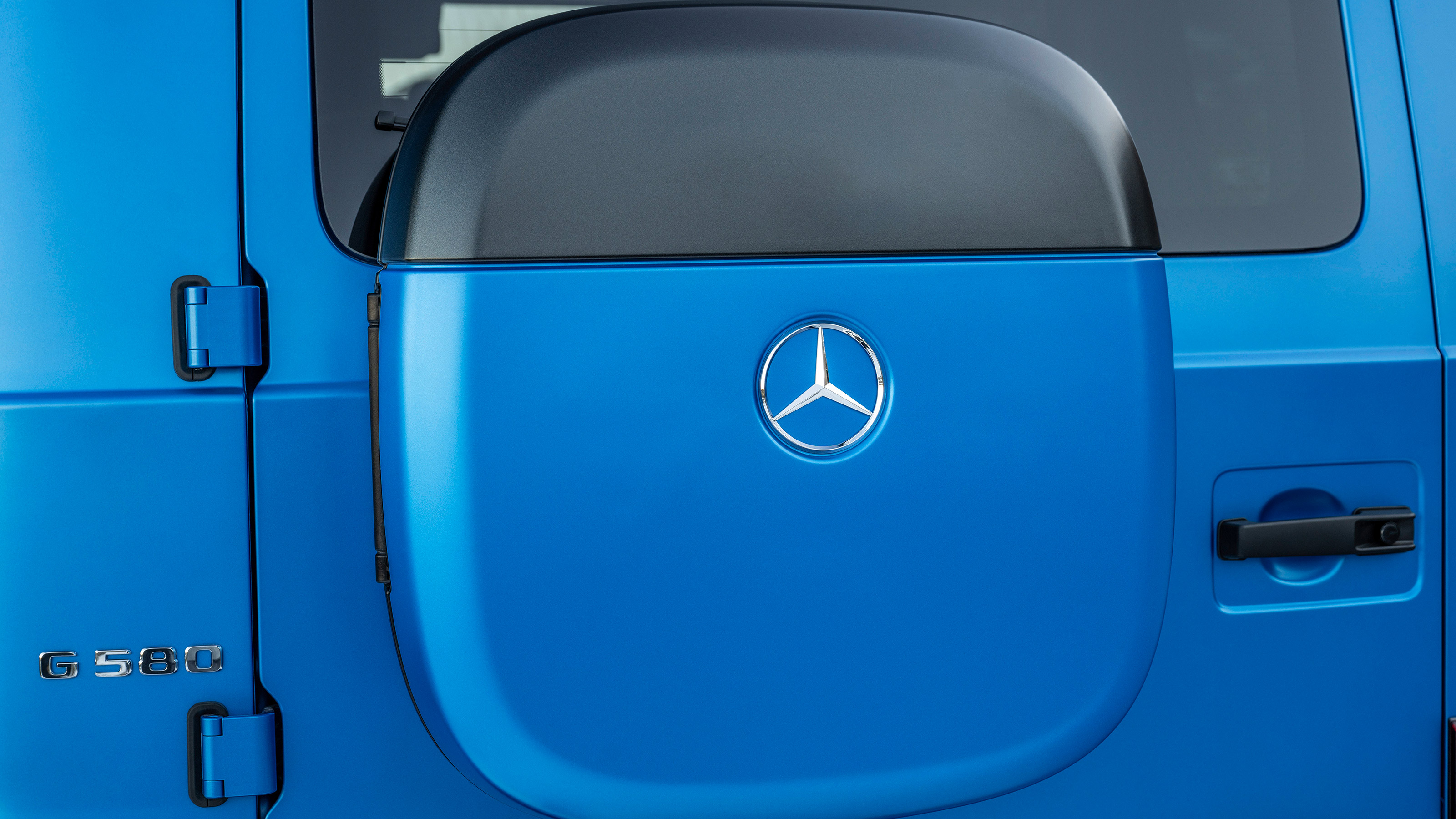 Mercedes G 580 with EQ Technology - wheel cover