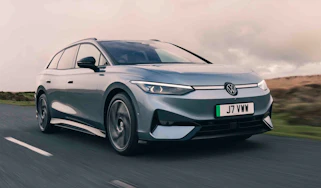 Volkswagen ID.7 Tourer - front tracking