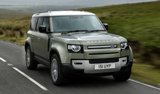 Land Rover Defender P400e