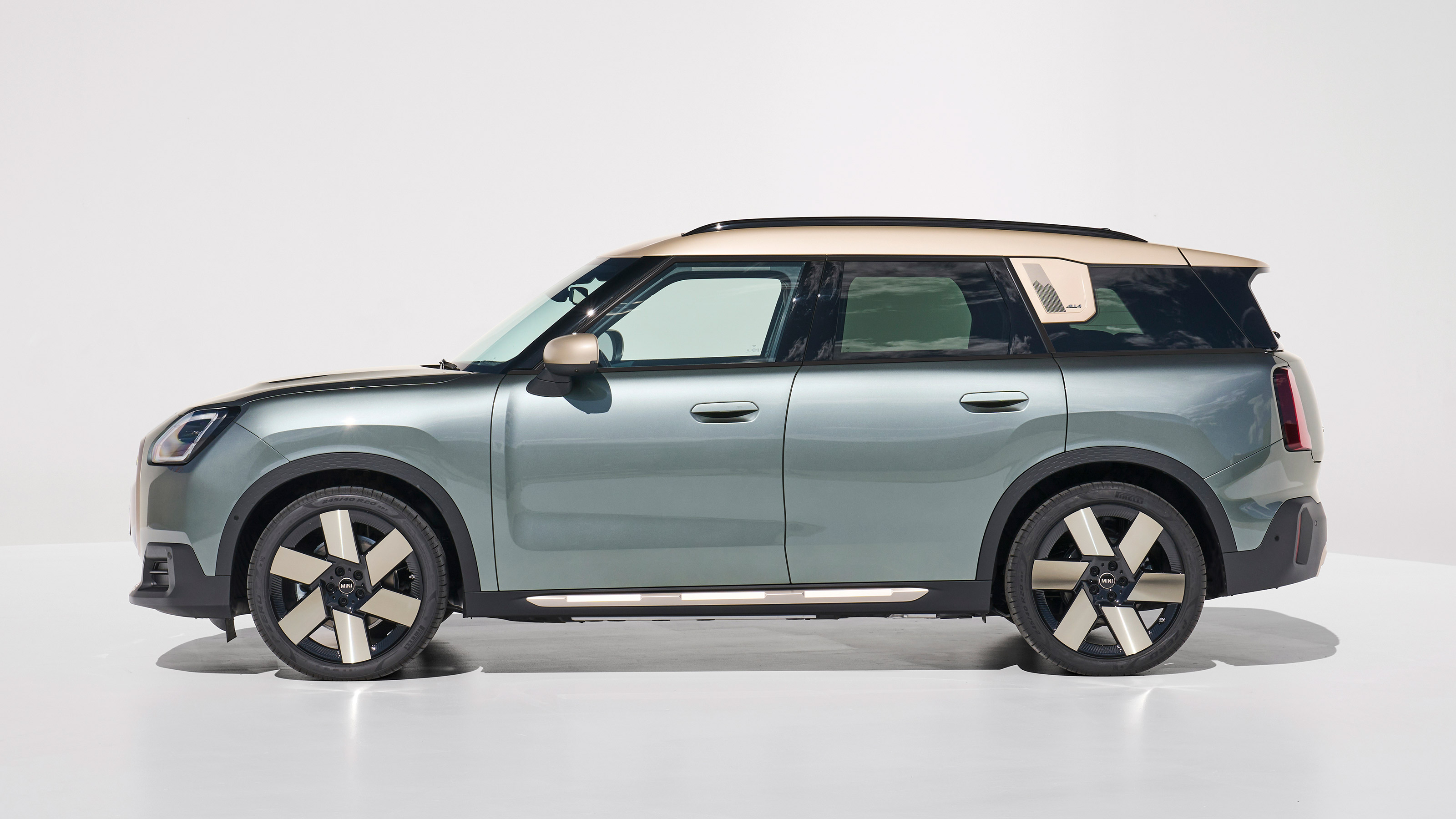MINI Countryman Electric - side