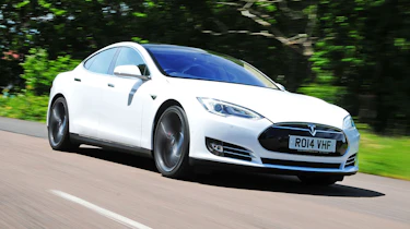 White Tesla Model S (pre-facelift)