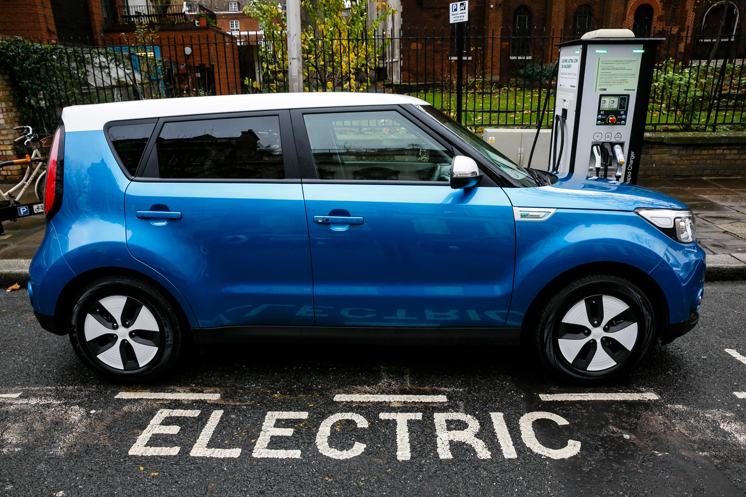 14 reasons why electric cars are better than petrol and diesel cars 