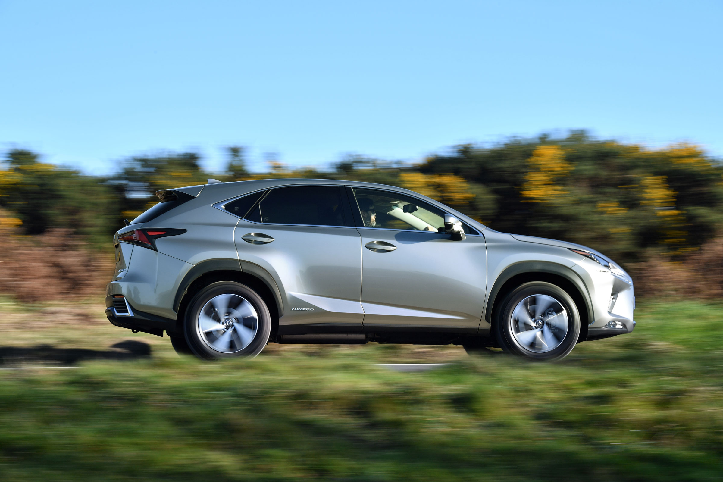lexus-nx300h-hybrid_07