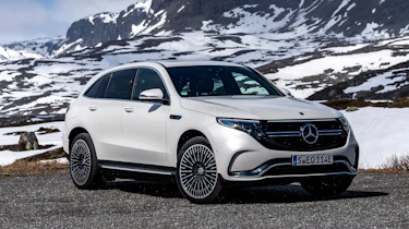 EQC 400 4MATIC; designo diamantweiß bright;AMG Line;designo Leder Nappa zweifarbig platinweiß pearl / schwarz; (Stromverbrauch kombiniert: 20,8 – 19,7 kWh/100 km; CO2-Emissionen kombiniert: 0