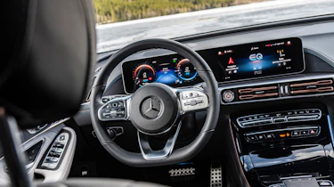 EQC 400 4MATIC; designo diamantweiß bright;AMG Line;designo Leder Nappa zweifarbig platinweiß pearl / schwarz; (Stromverbrauch kombiniert: 20,8 – 19,7 kWh/100 km; CO2-Emissionen kombiniert: 0