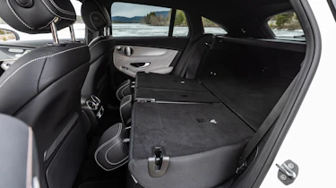 EQC 400 4MATIC; designo diamantweiß bright;AMG Line;designo Leder Nappa zweifarbig platinweiß pearl / schwarz; (Stromverbrauch kombiniert: 20,8 – 19,7 kWh/100 km; CO2-Emissionen kombiniert: 0
