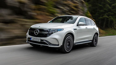 EQC 400 4MATIC; designo diamantweiß bright;AMG Line;designo Leder Nappa zweifarbig platinweiß pearl / schwarz; (Stromverbrauch kombiniert: 20,8 – 19,7 kWh/100 km; CO2-Emissionen kombiniert: 0