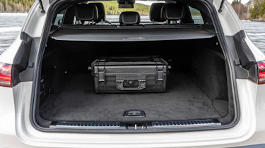 EQC 400 4MATIC; designo diamantweiß bright;AMG Line;designo Leder Nappa zweifarbig platinweiß pearl / schwarz; (Stromverbrauch kombiniert: 20,8 – 19,7 kWh/100 km; CO2-Emissionen kombiniert: 0