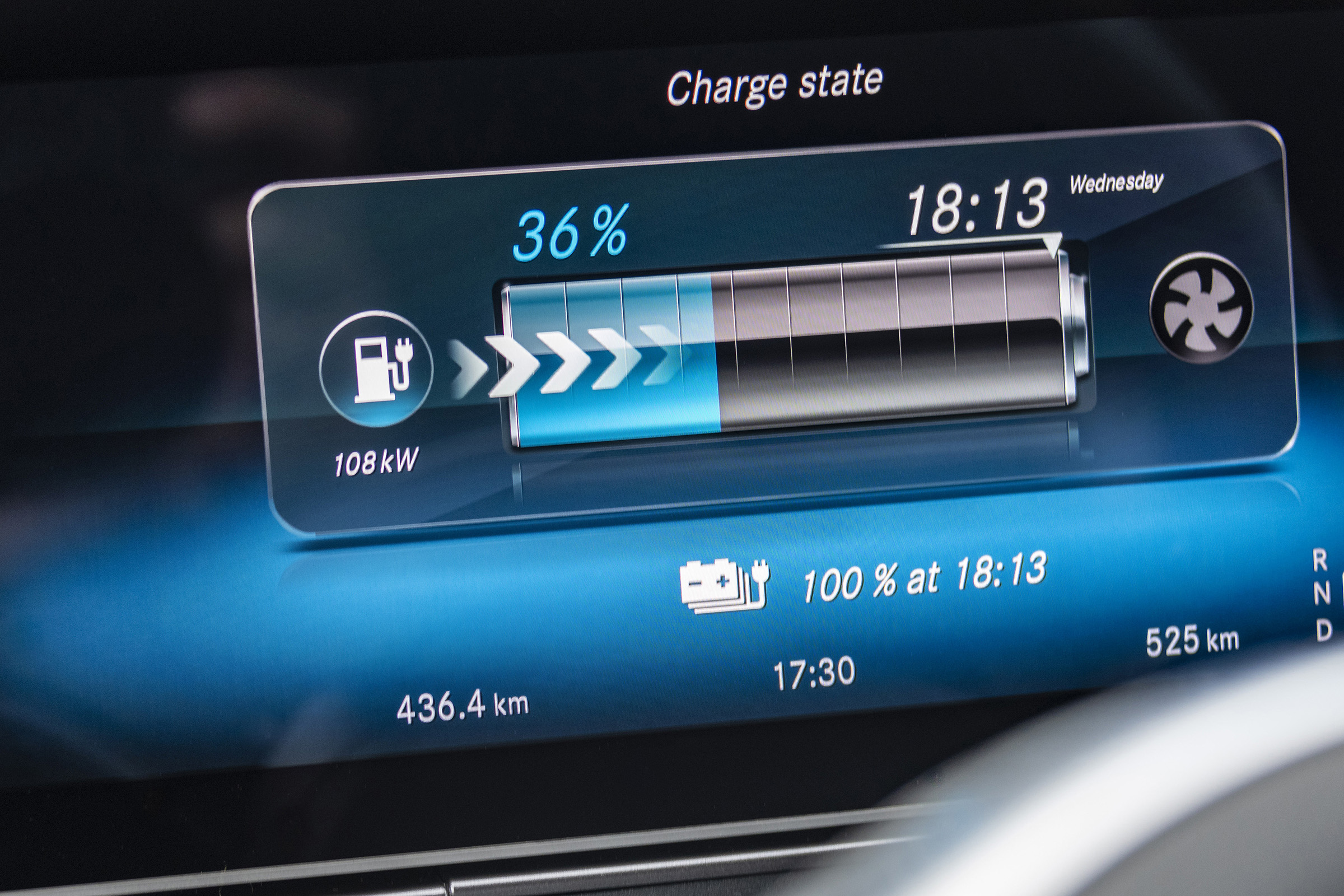 EQC 400 4MATIC; (Stromverbrauch kombiniert: 20,8 – 19,7 kWh/100 km; CO2-Emissionen kombiniert: 0 g/km) //EQC 400 4MATIC; (combined electric energy consumption: 20.8 - 19.7 kWh/100 km; combine
