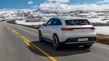 EQC 400 4MATIC; designo diamantweiß bright;AMG Line;designo Leder Nappa zweifarbig platinweiß pearl / schwarz; (Stromverbrauch kombiniert: 20,8 – 19,7 kWh/100 km; CO2-Emissionen kombiniert: 0