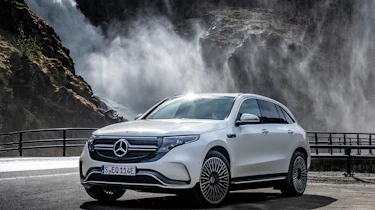 EQC 400 4MATIC; designo diamantweiß bright;AMG Line;designo Leder Nappa zweifarbig platinweiß pearl / schwarz; (Stromverbrauch kombiniert: 20,8 – 19,7 kWh/100 km; CO2-Emissionen kombiniert: 0